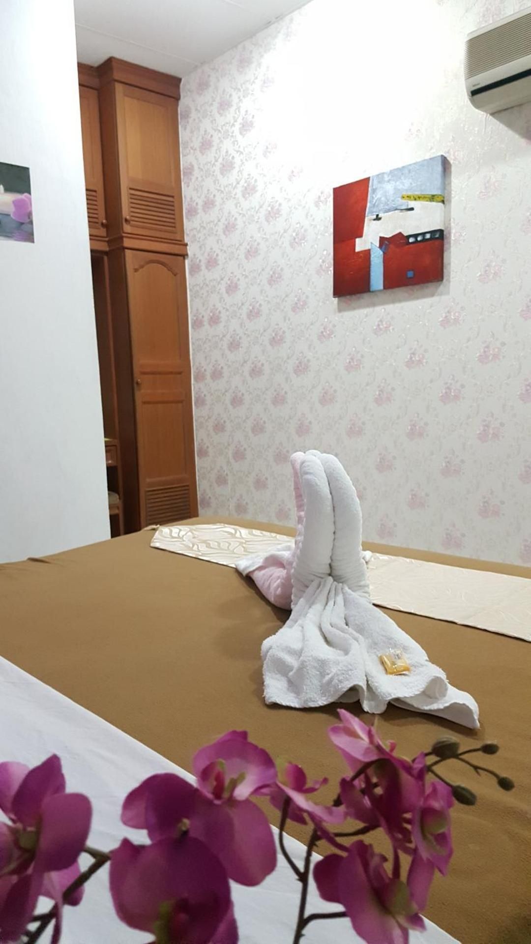 Standard Queen Room