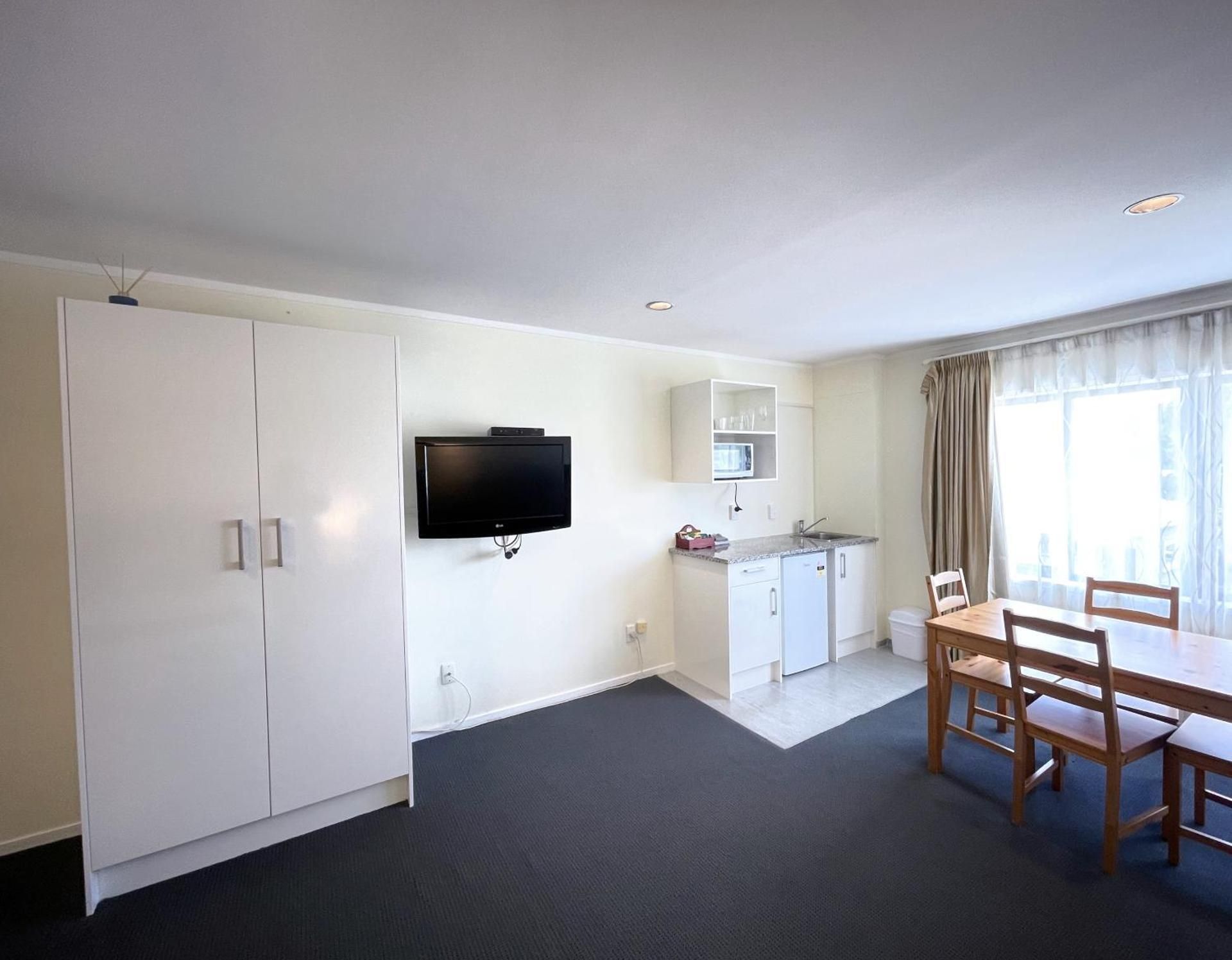 Queen Studio (Upstairs)