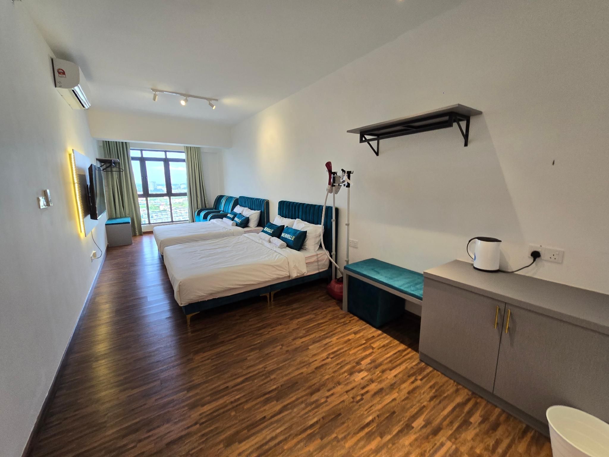 Deluxe Twin Room Type A