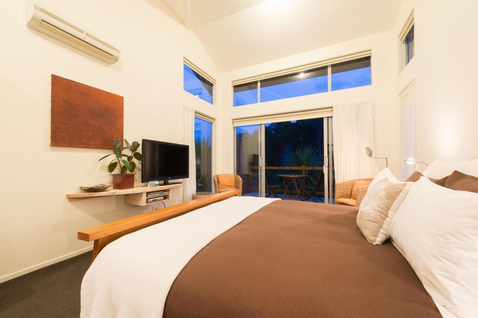 Deluxe Suite with Bush View