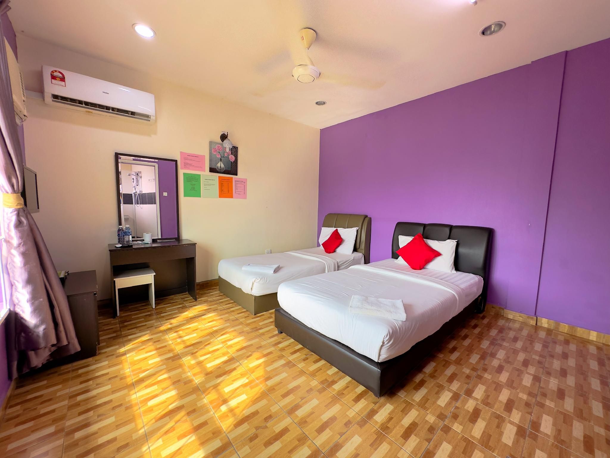 Standard Twin Room
