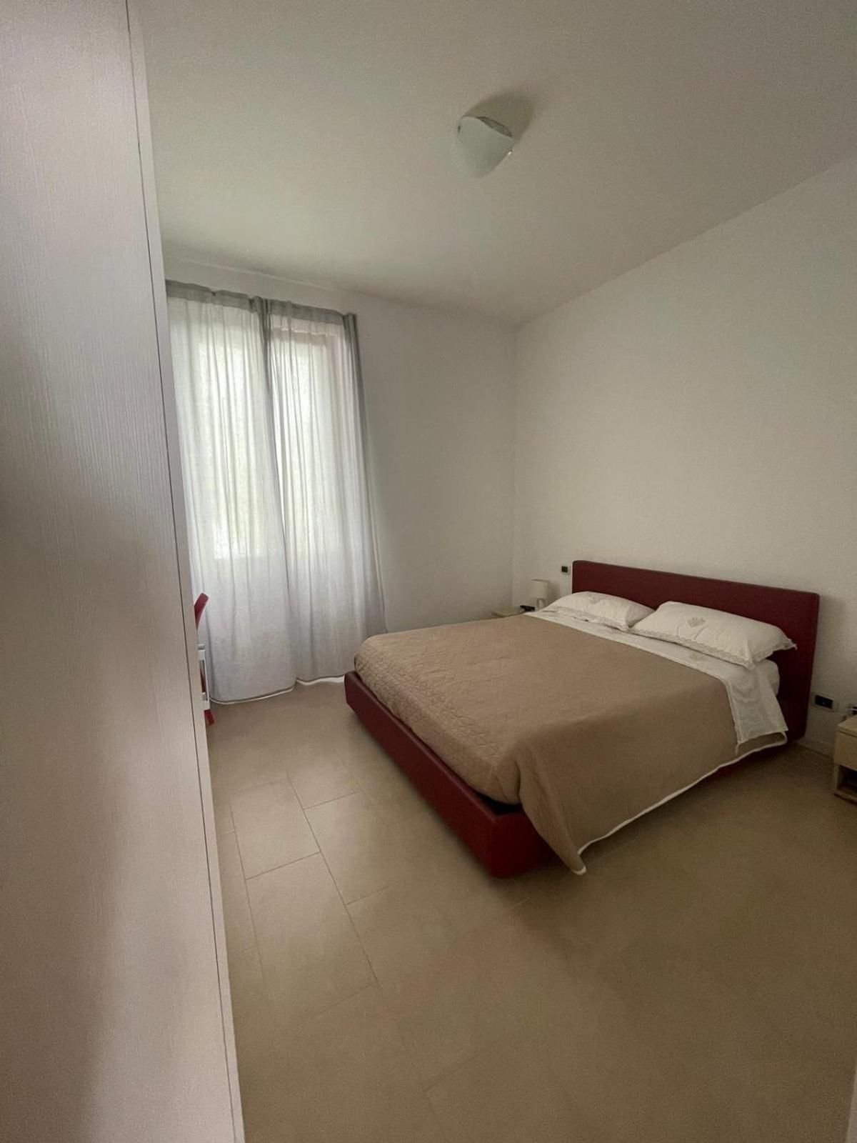 Two-Bedroom Apartment with Mountain View