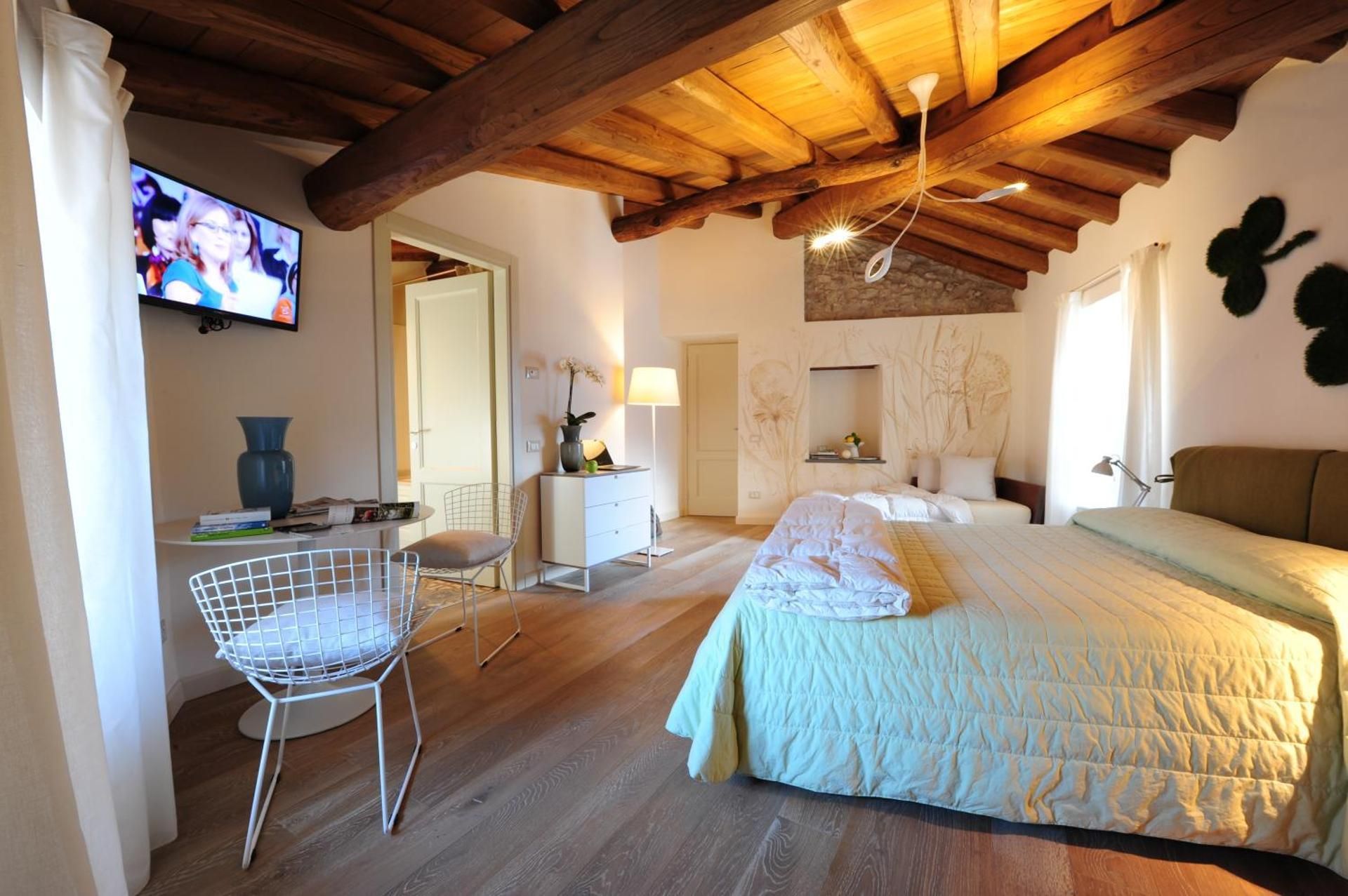 Junior Suite with Lake View