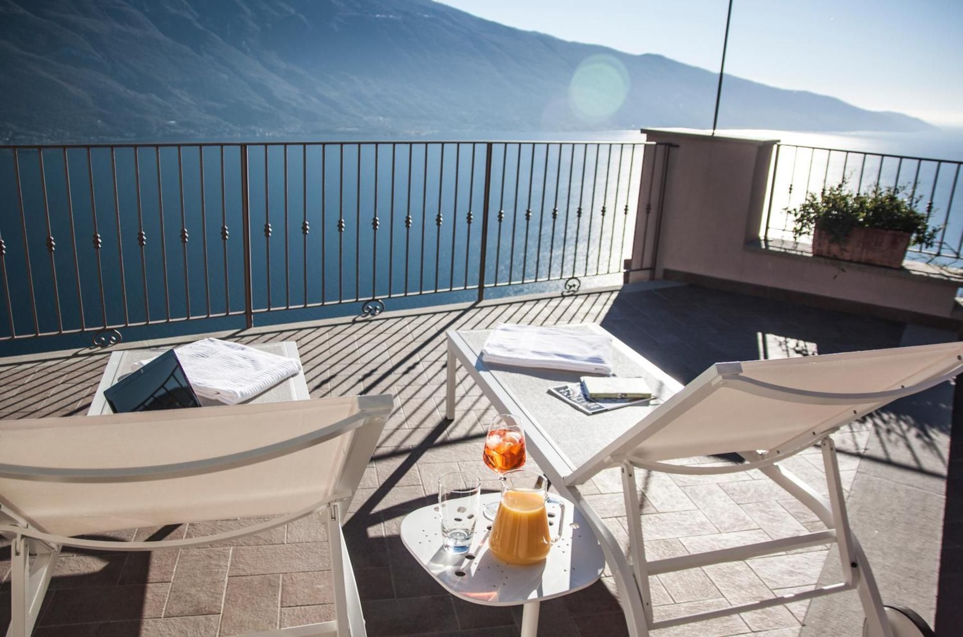 Junior Suite with Lake View and Terrace