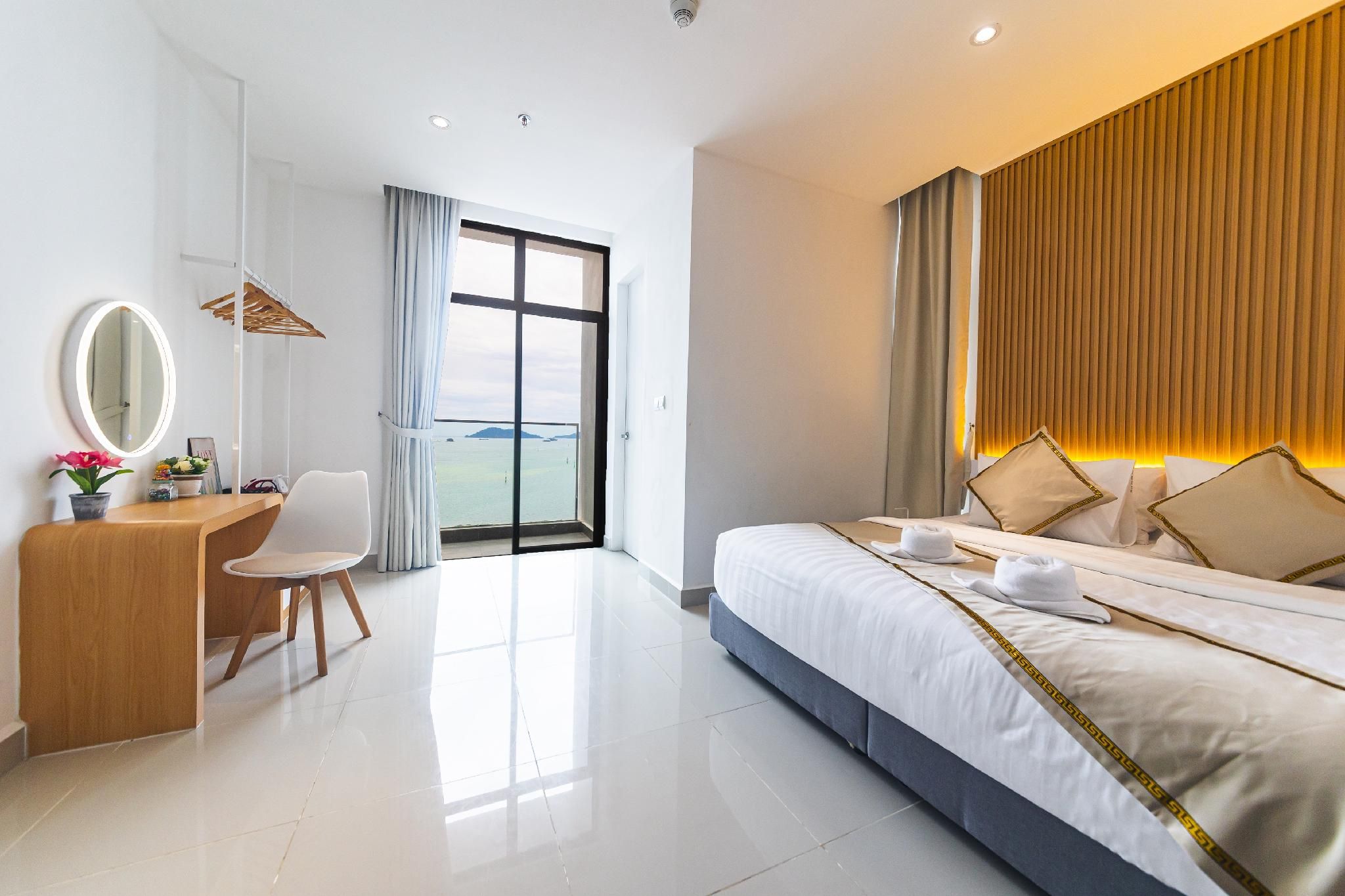 Sea View Suites 8