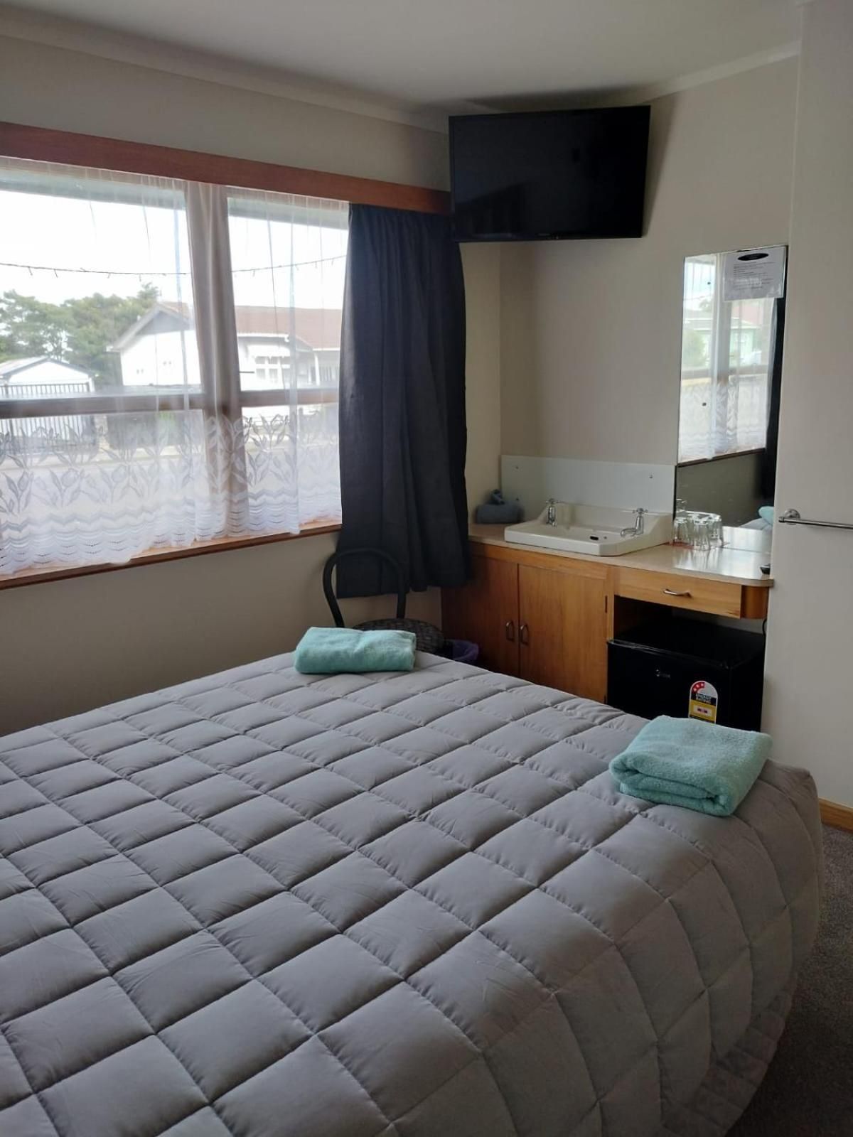 Basic Triple Room with Shared Bathroom