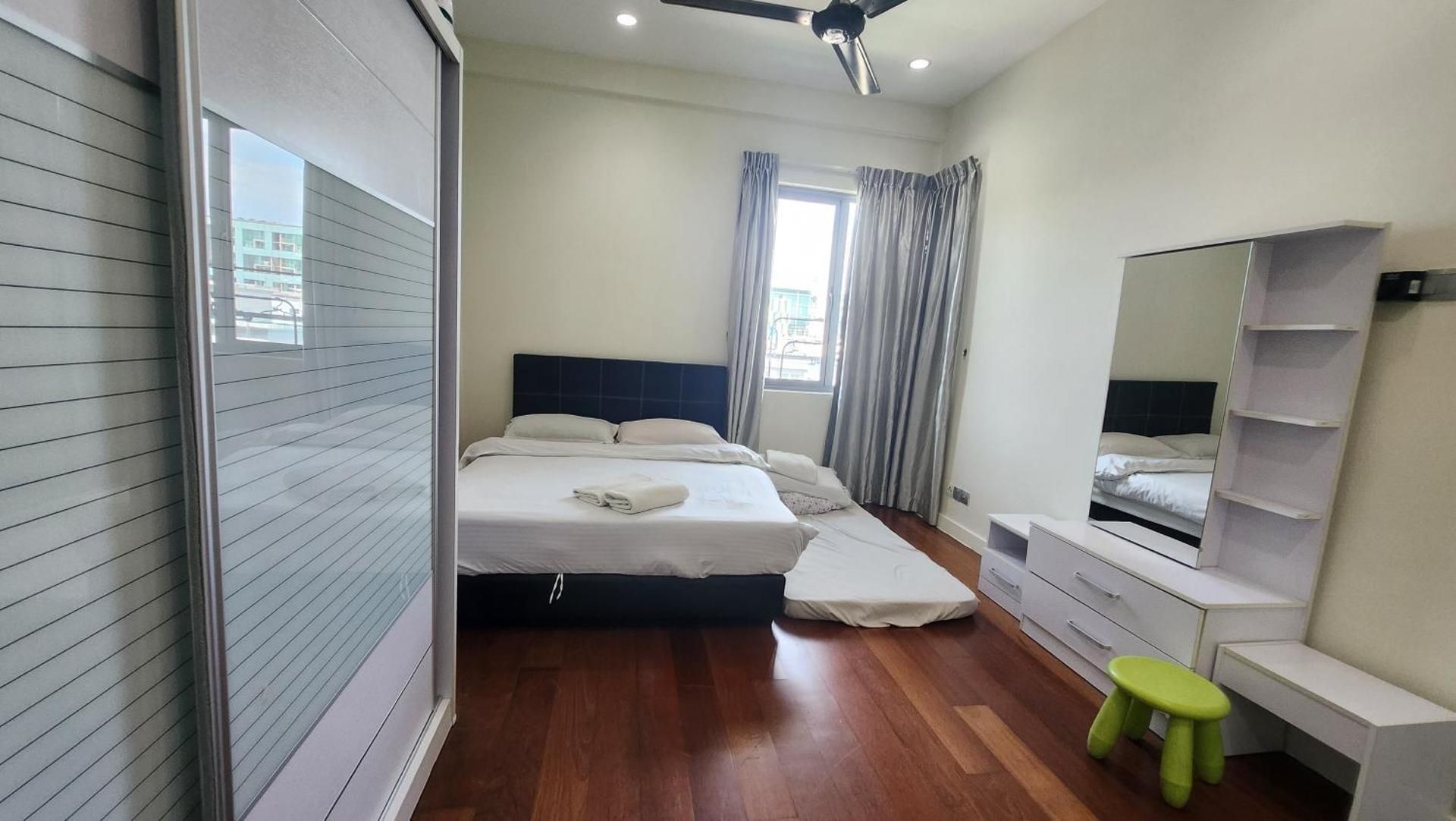 Three-Bedroom Apartment with Balcony