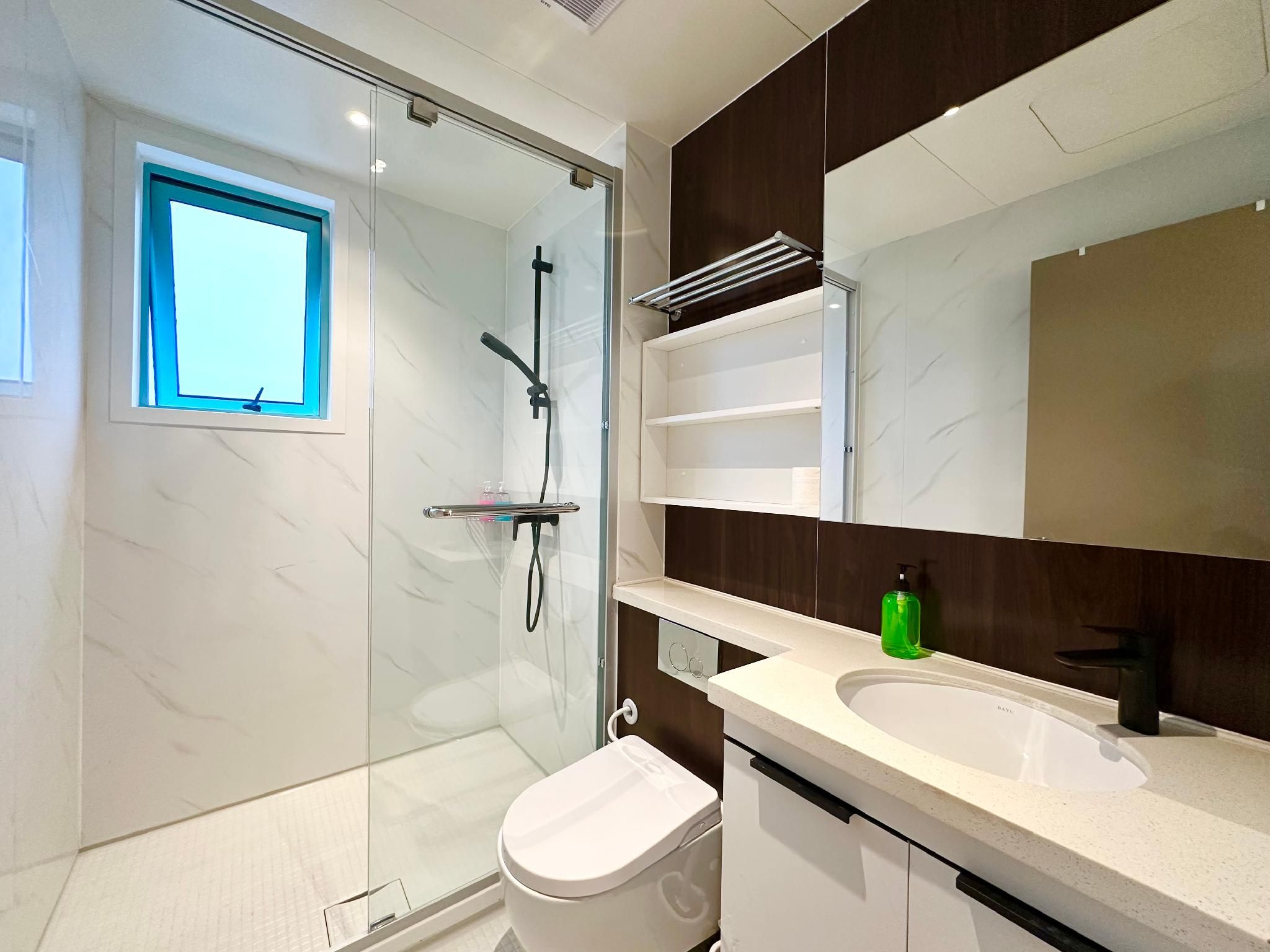 Seaview 2-Bedroom Apartment, Shared Rooftop Pool