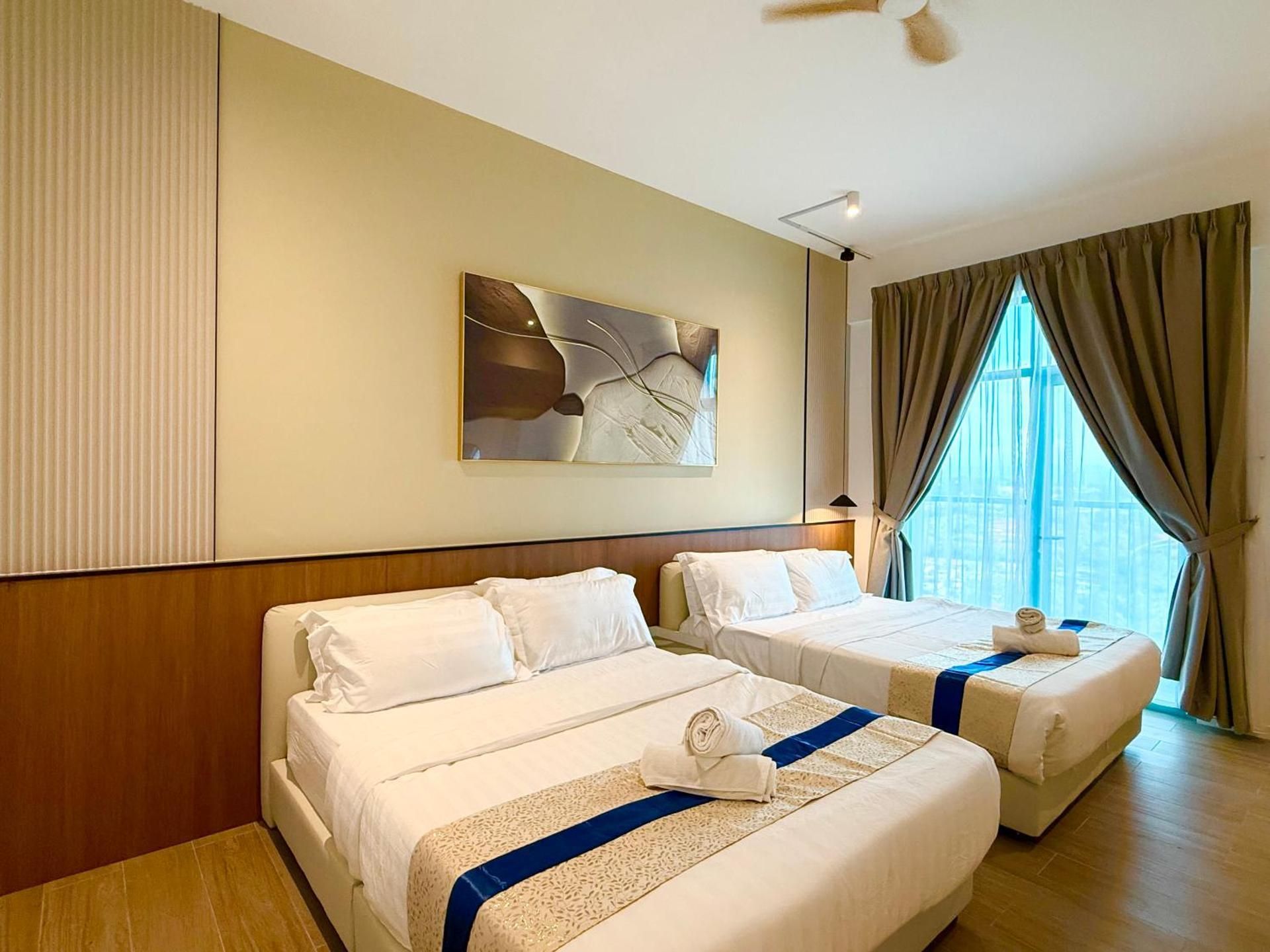Seaview 2-Bedroom Apartment, Shared Rooftop Pool