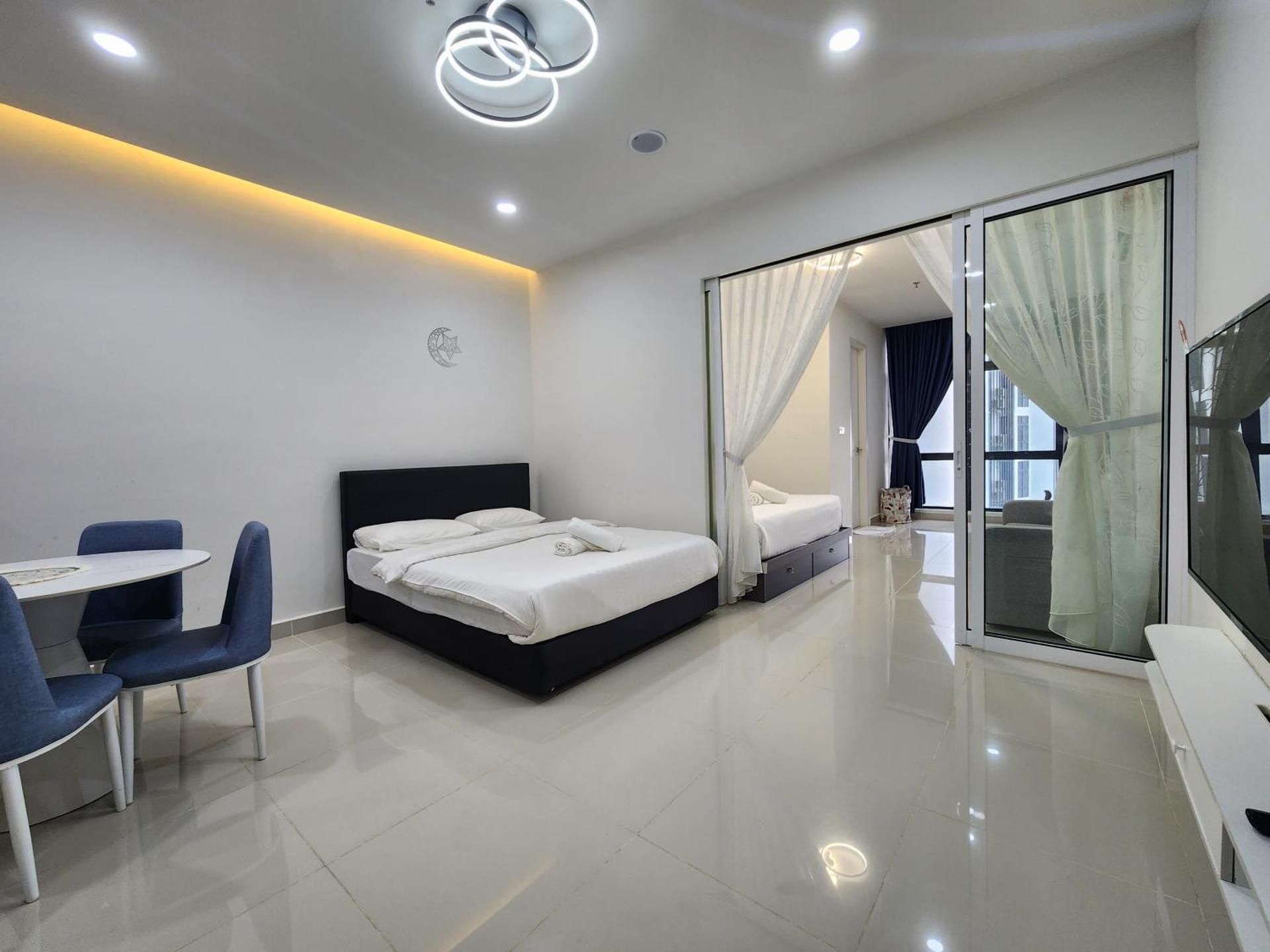 One-Bedroom Apartment with View