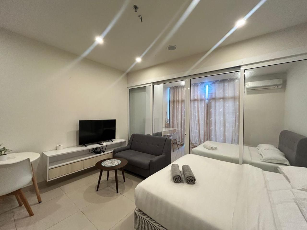 Studio Apartment with Queen Bed