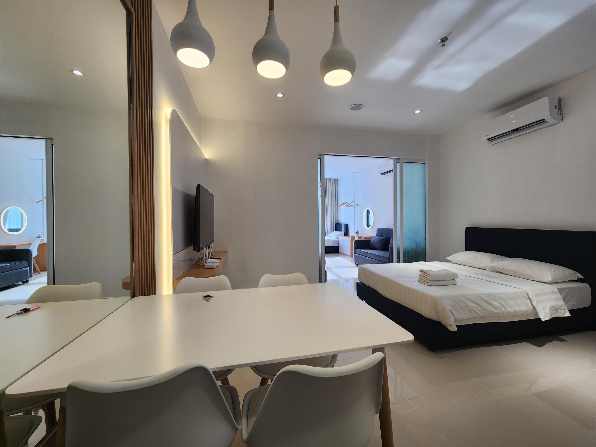 Quintuple Room