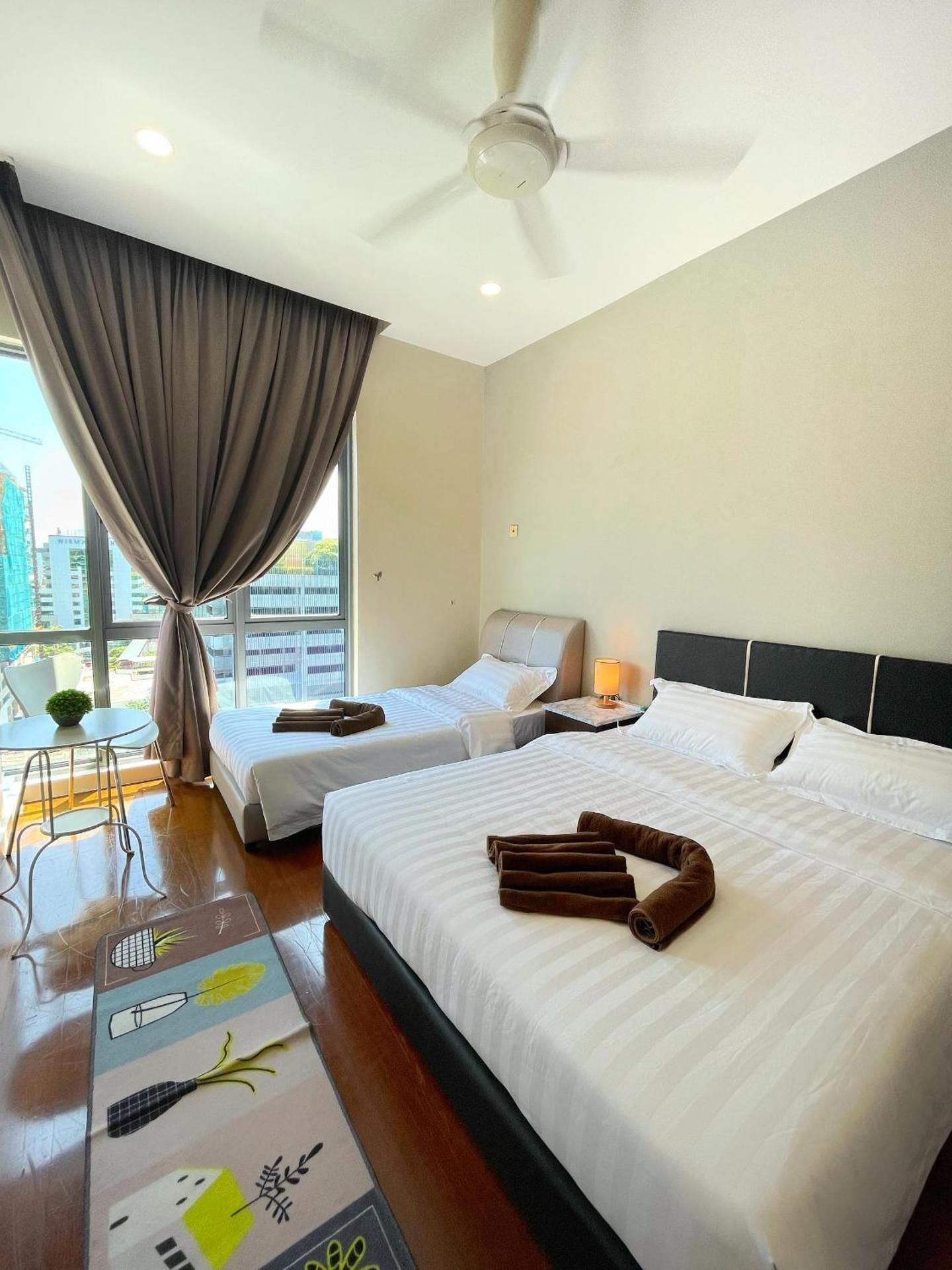 Three-Bedroom Apartment with Balcony