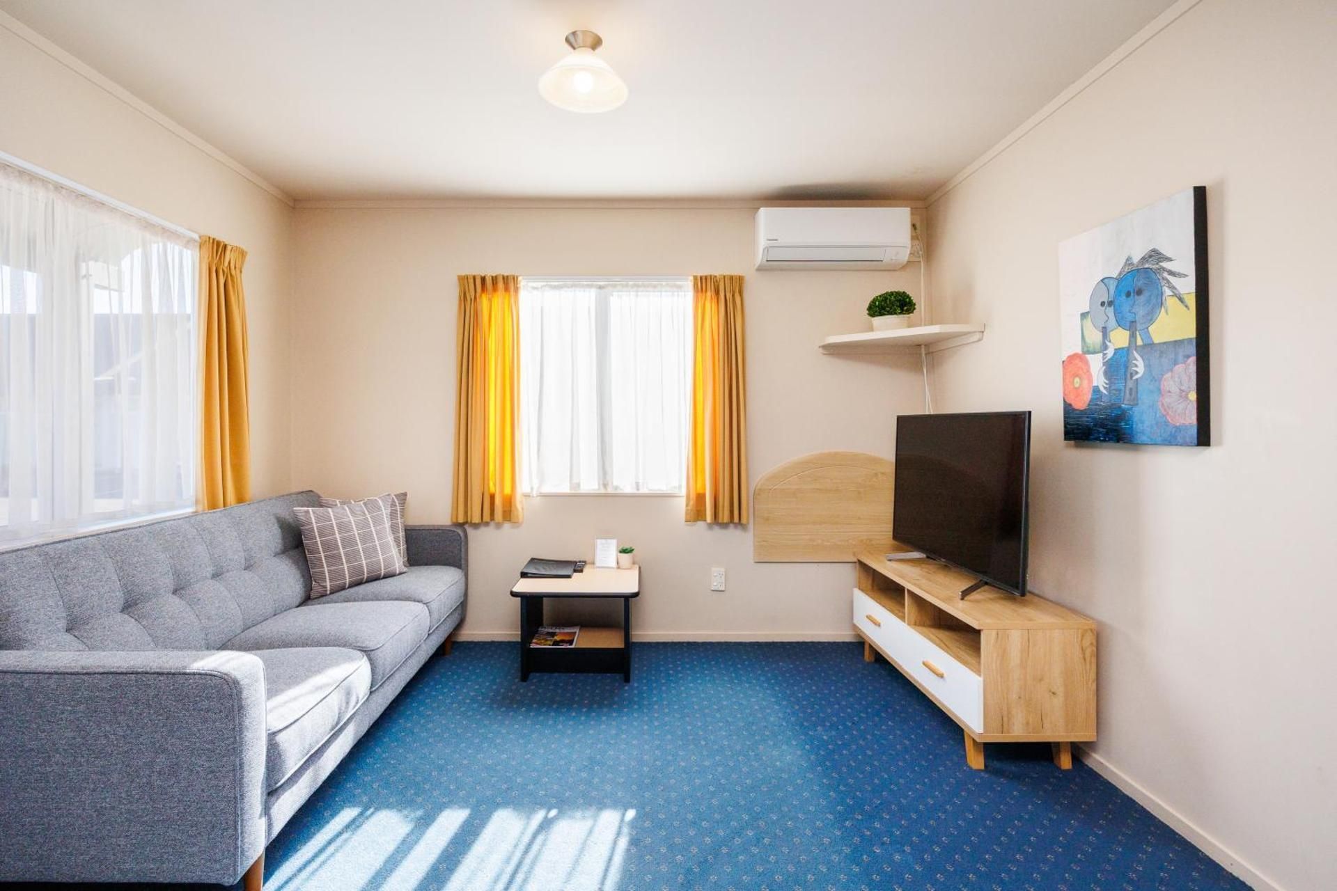 One-Bedroom Suite with Spa Bath