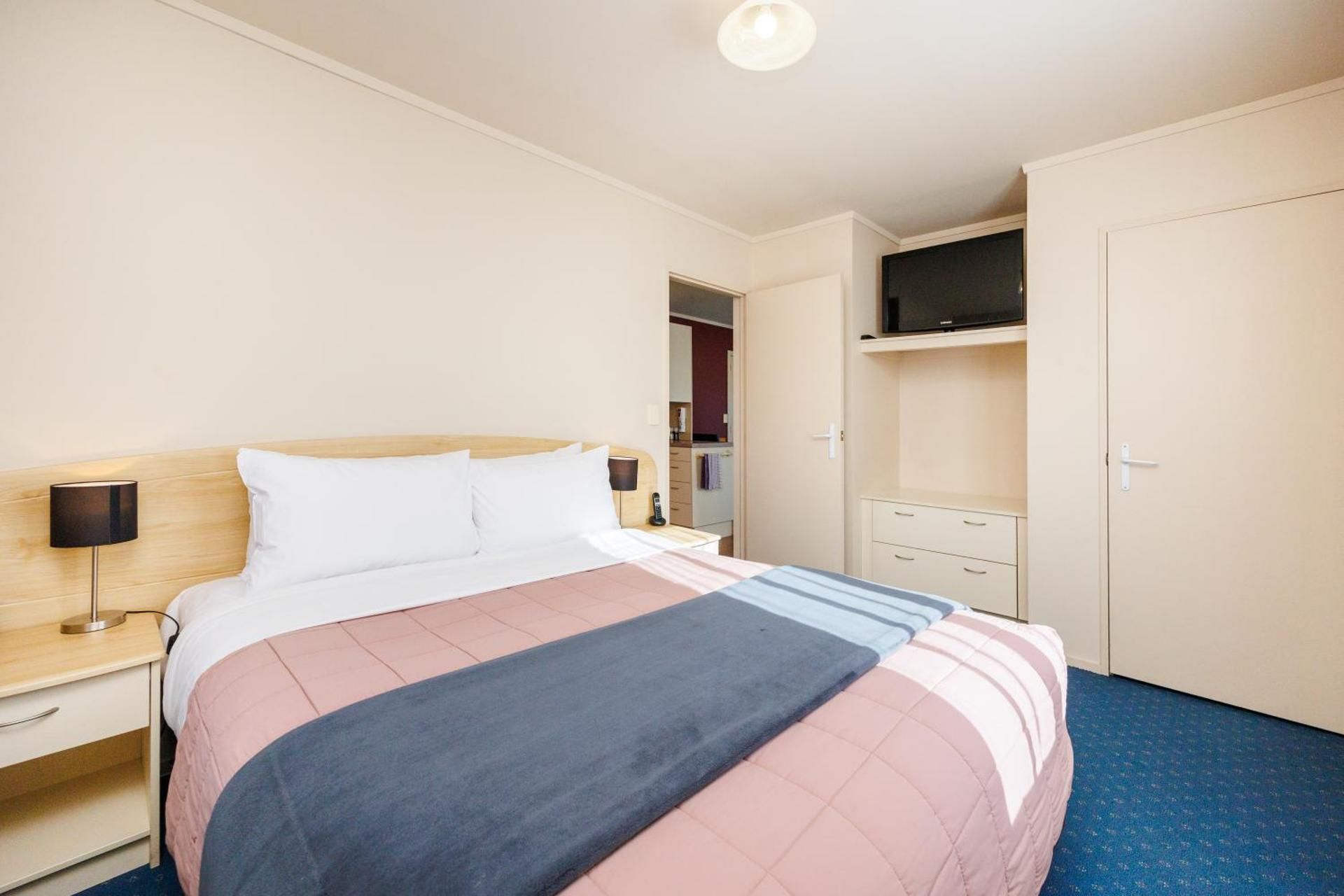 Family One-Bedroom Suite with Spa Bath