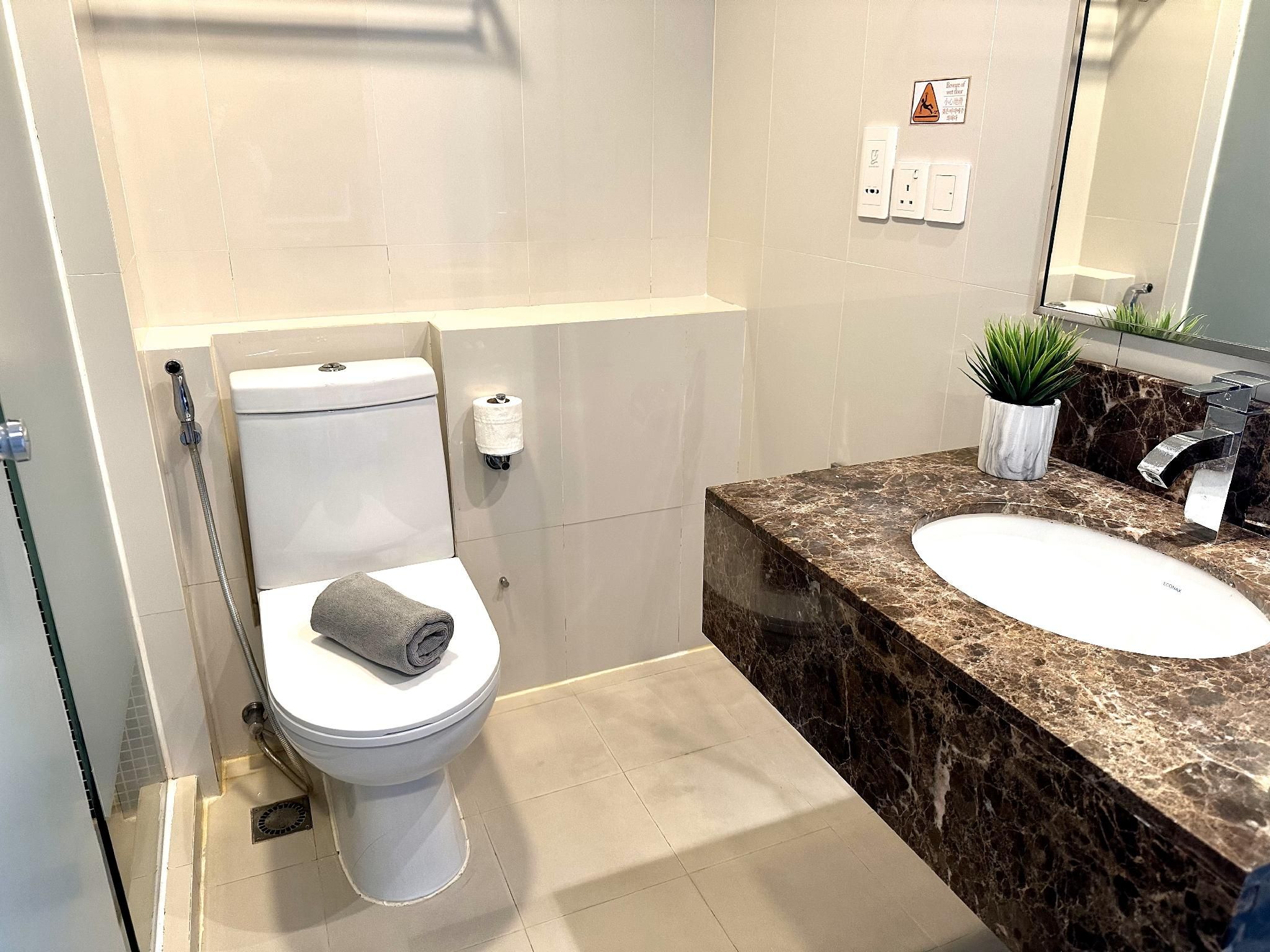 Twin Room with Private Bath
