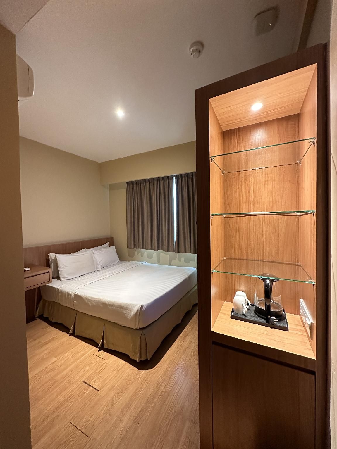 Queen Room with Pool View