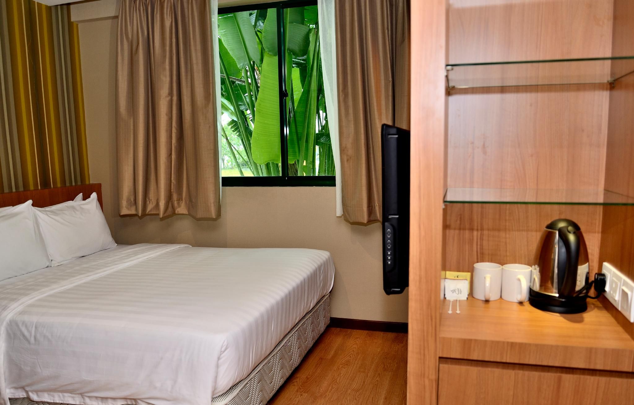 Queen Room with Pool View