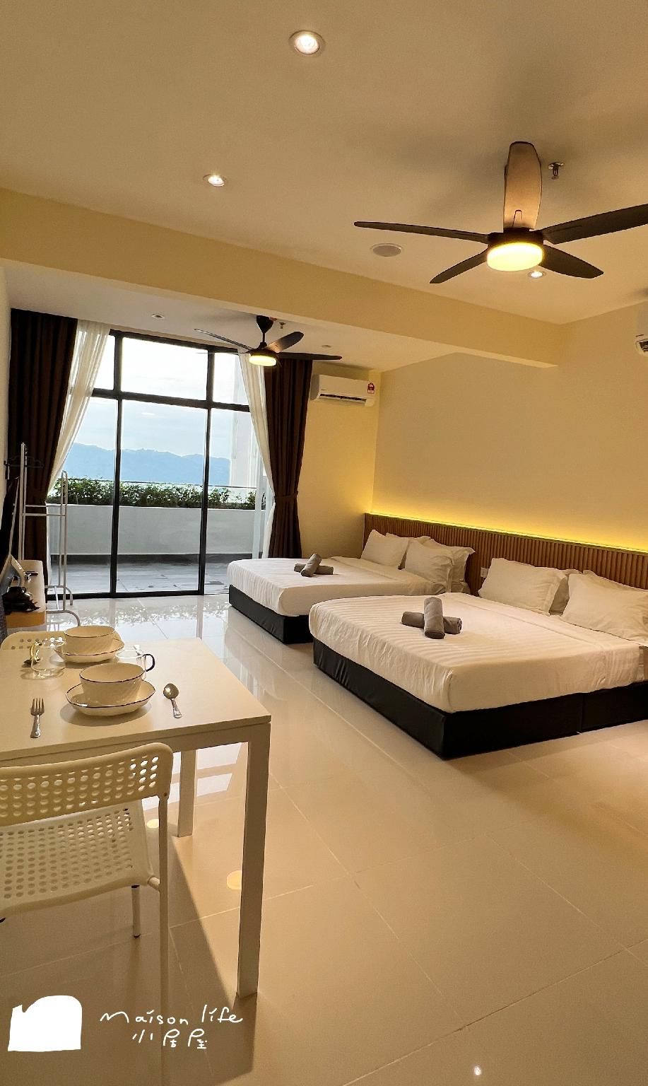Seaview Deluxe Queen