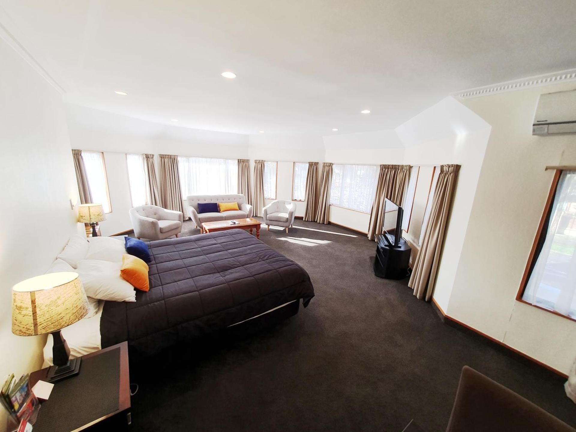 Executive Studio Unit