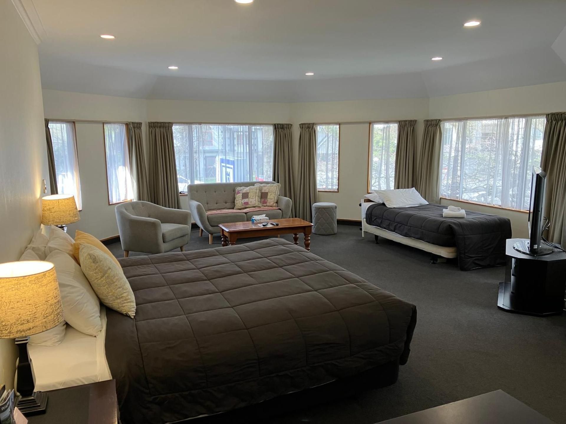 Executive Studio Unit