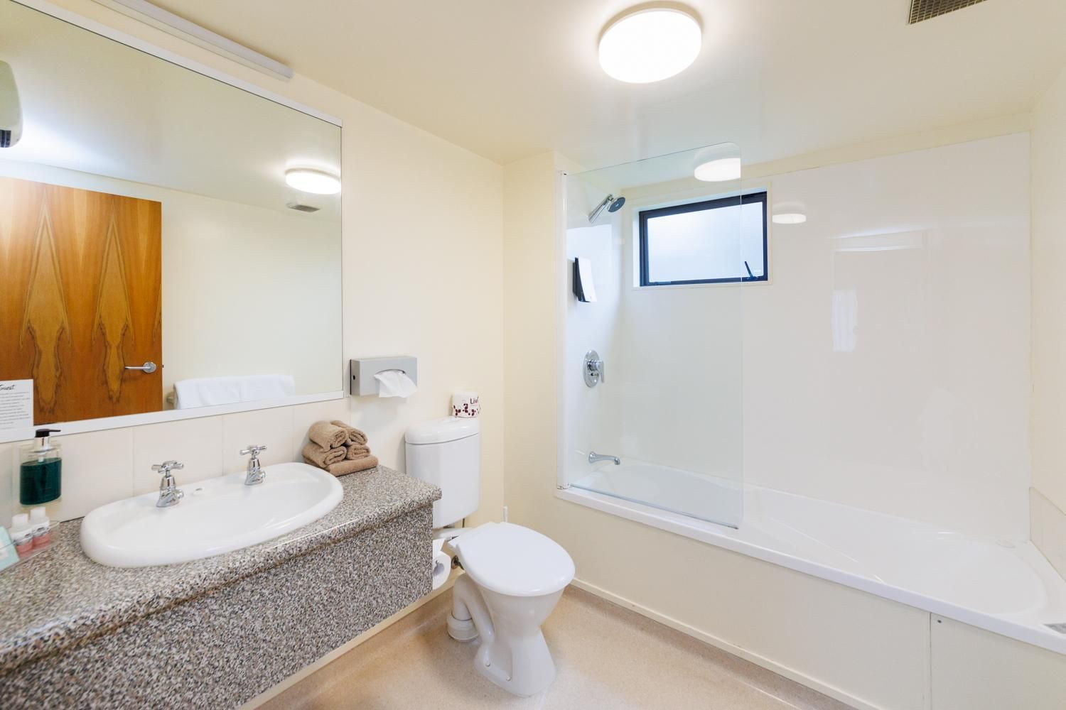 One-Bedroom Suite with Spa Bath