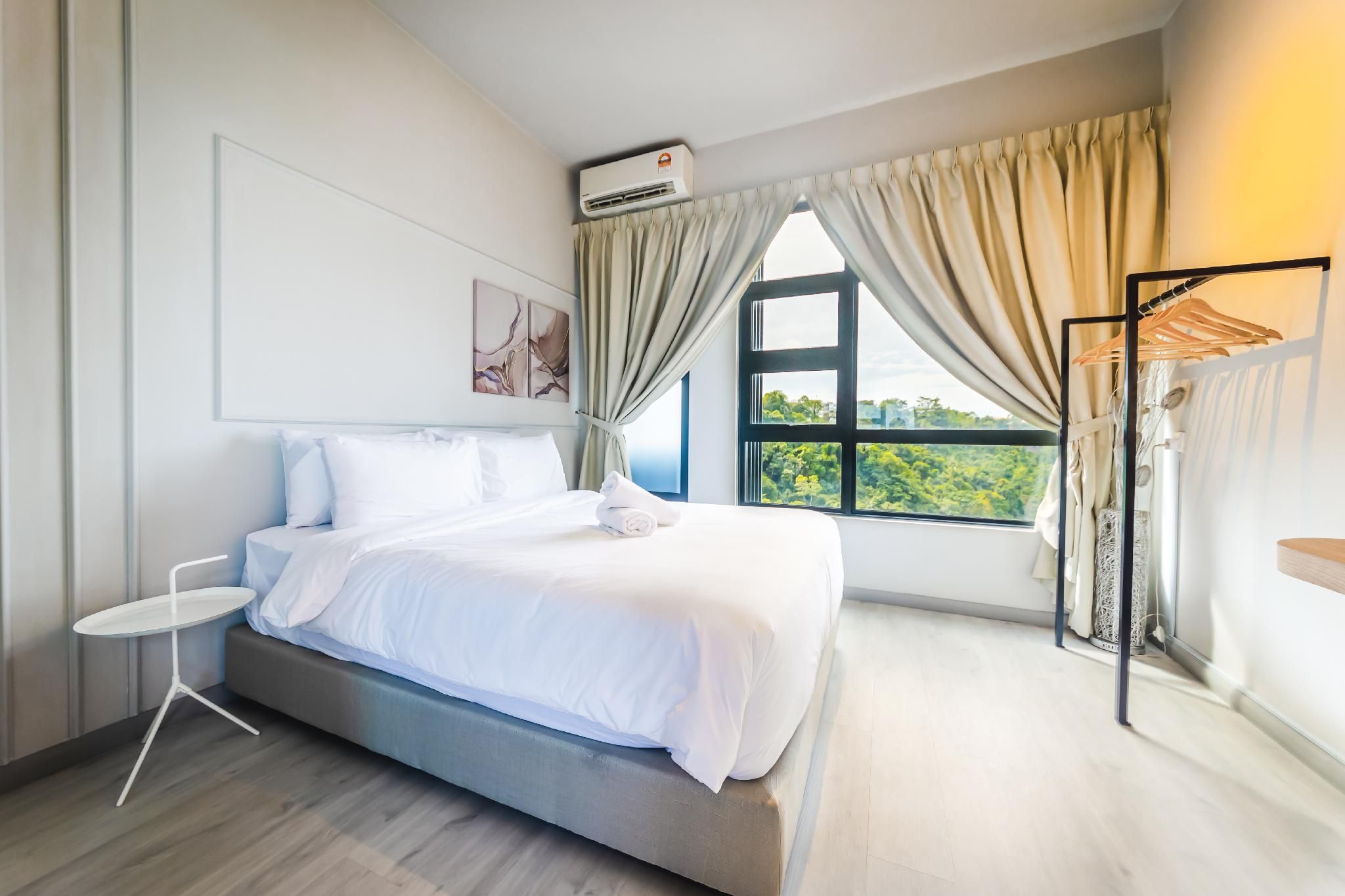 Deluxe Sea View Suite