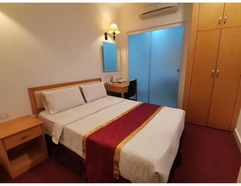 Deluxe Queen Room