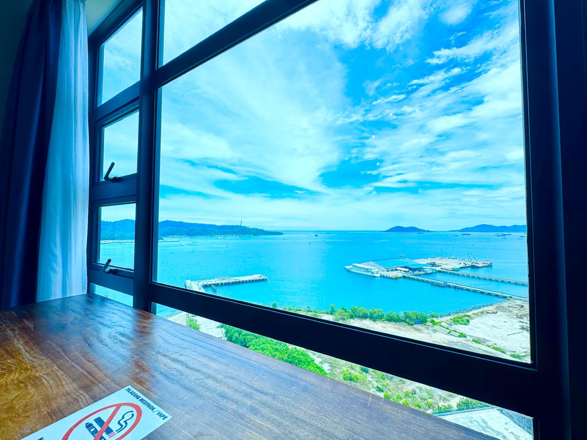 Seaview 2-Bedroom Apartment, Shared Pool