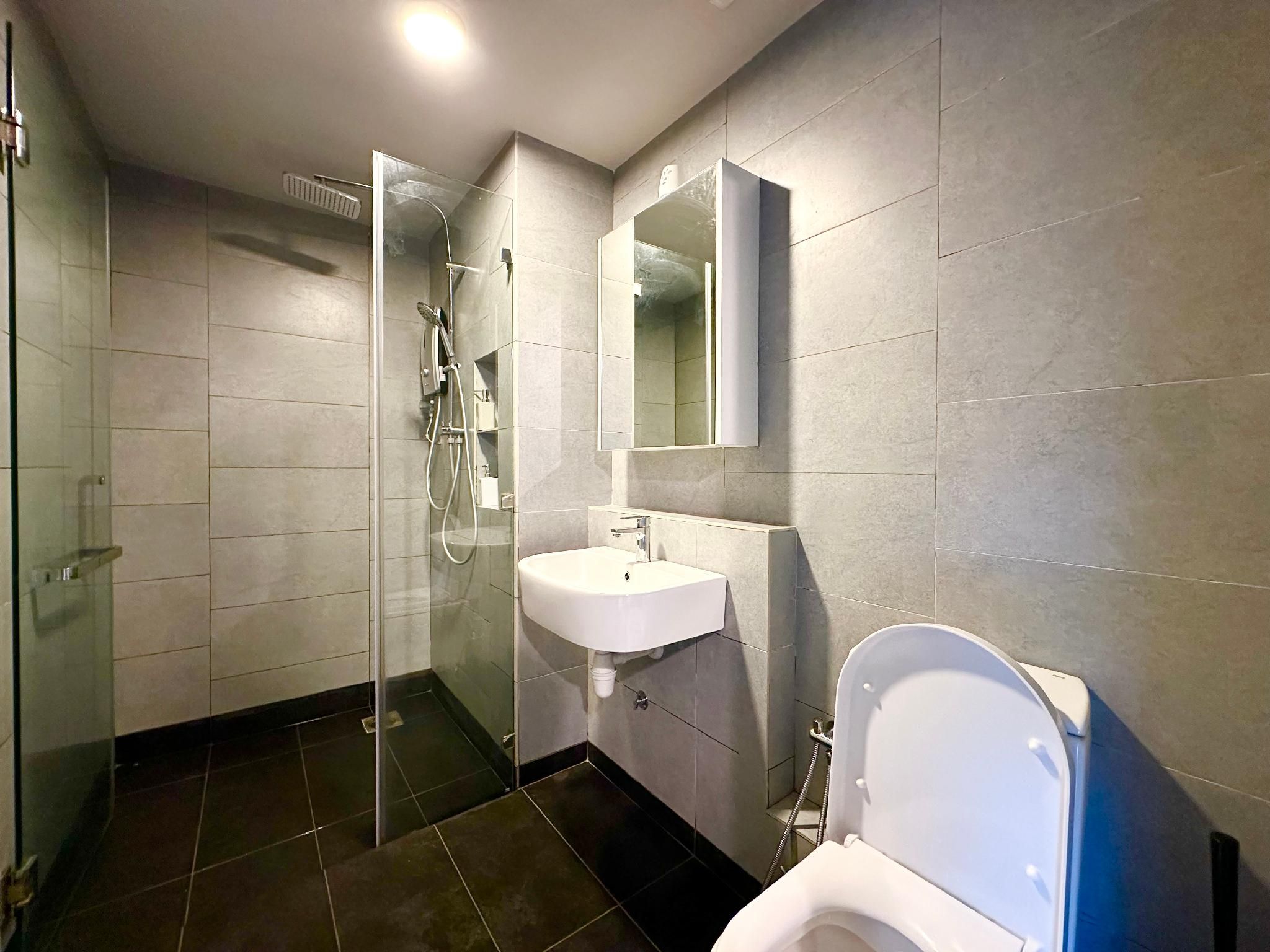 Modern 2-Bedroom Suite