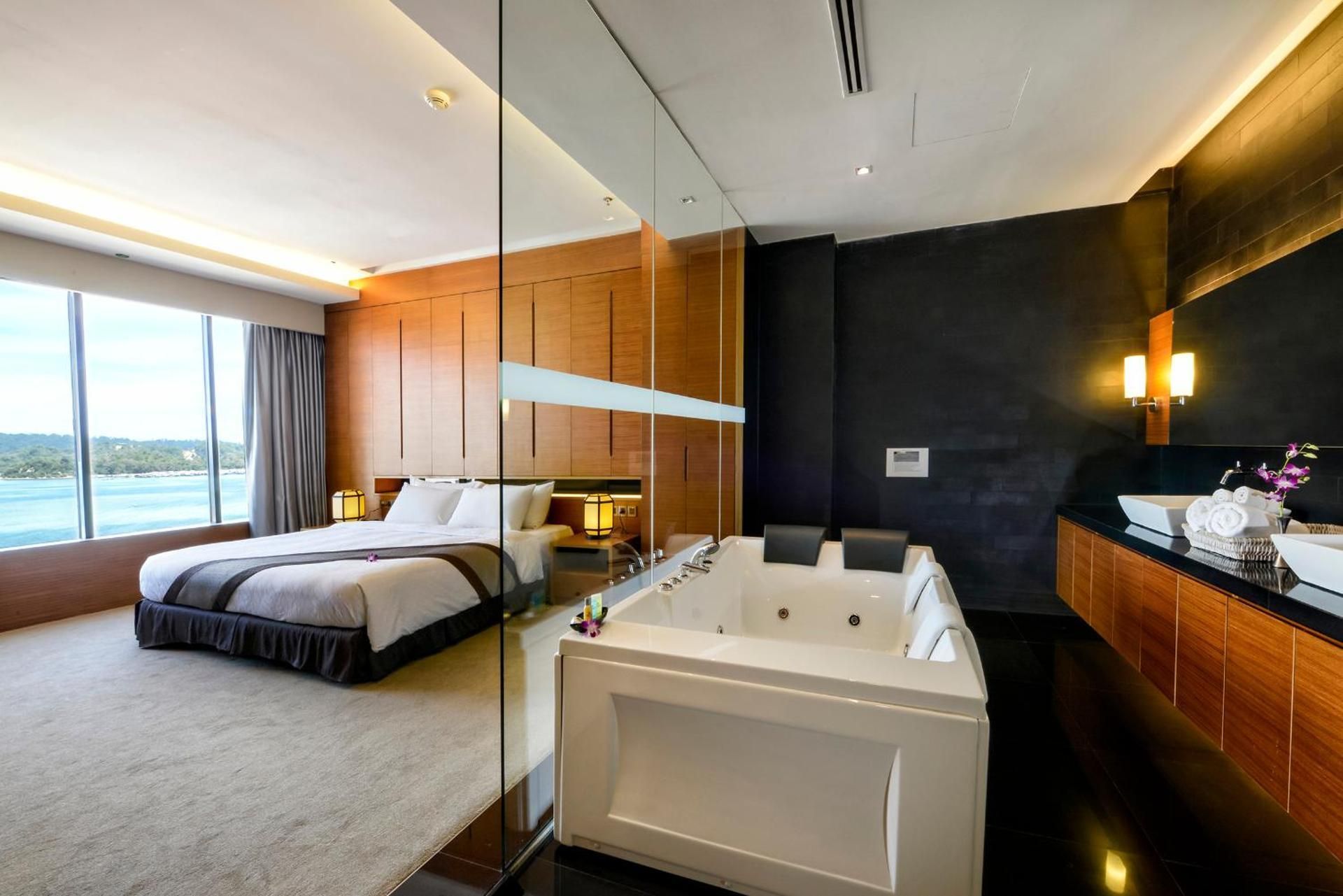 CEO Suite, Suite, 1 King