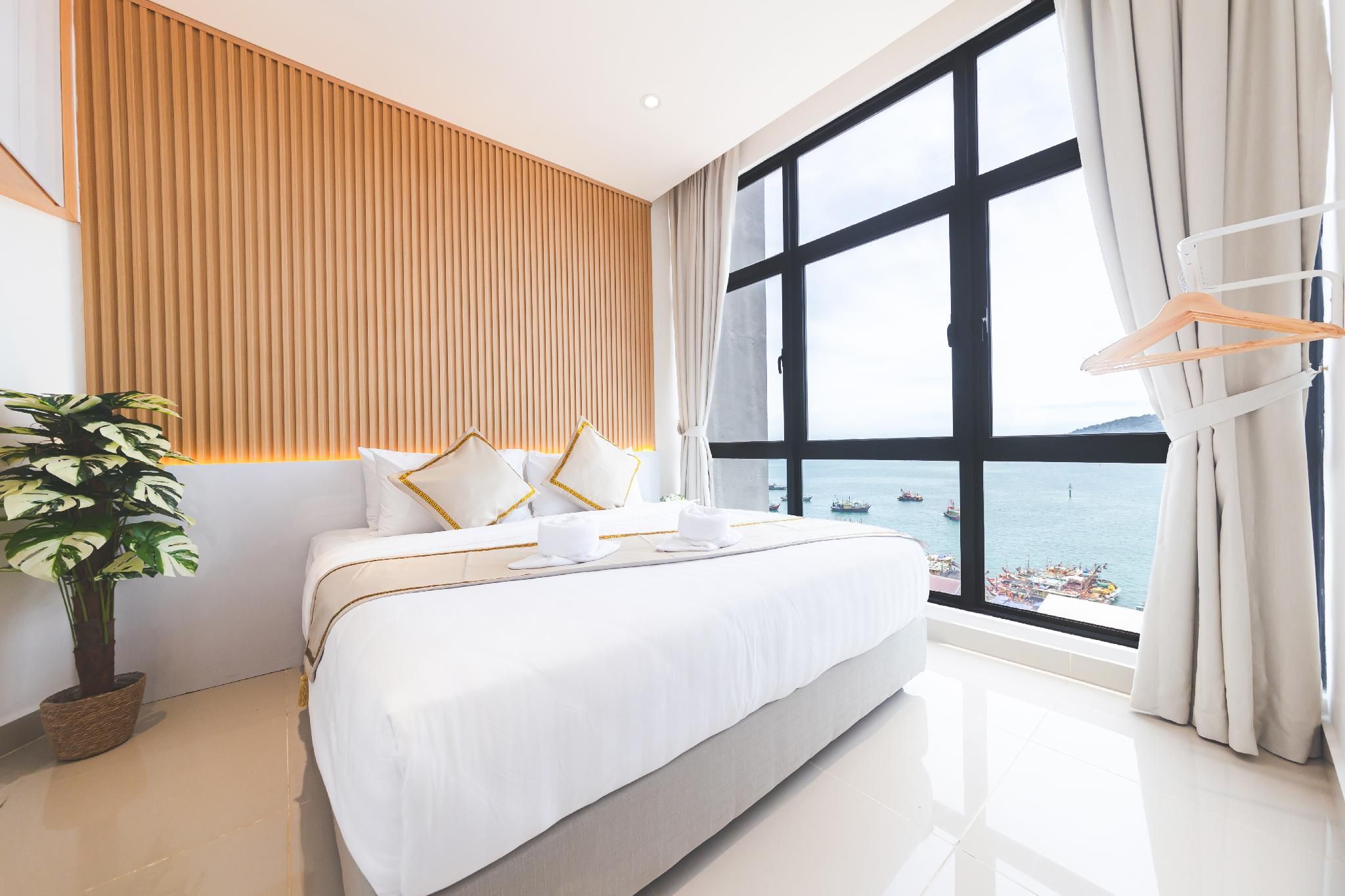 Deluxe Sea View Suite