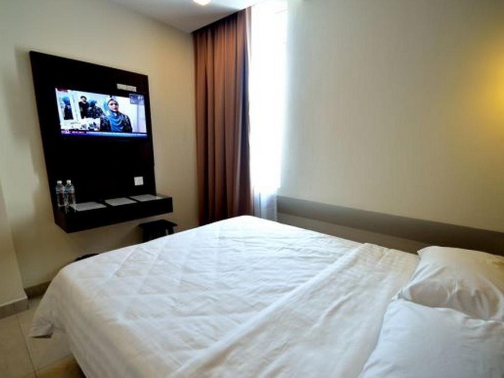 Deluxe with Window