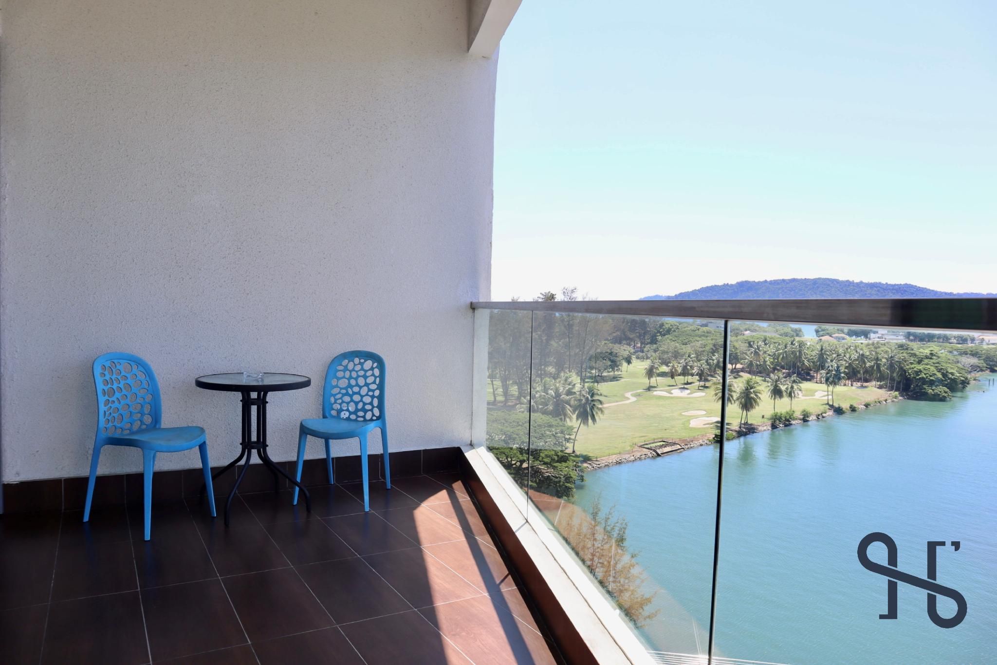 3-Bedroom Sea View Apartment with Balcony
