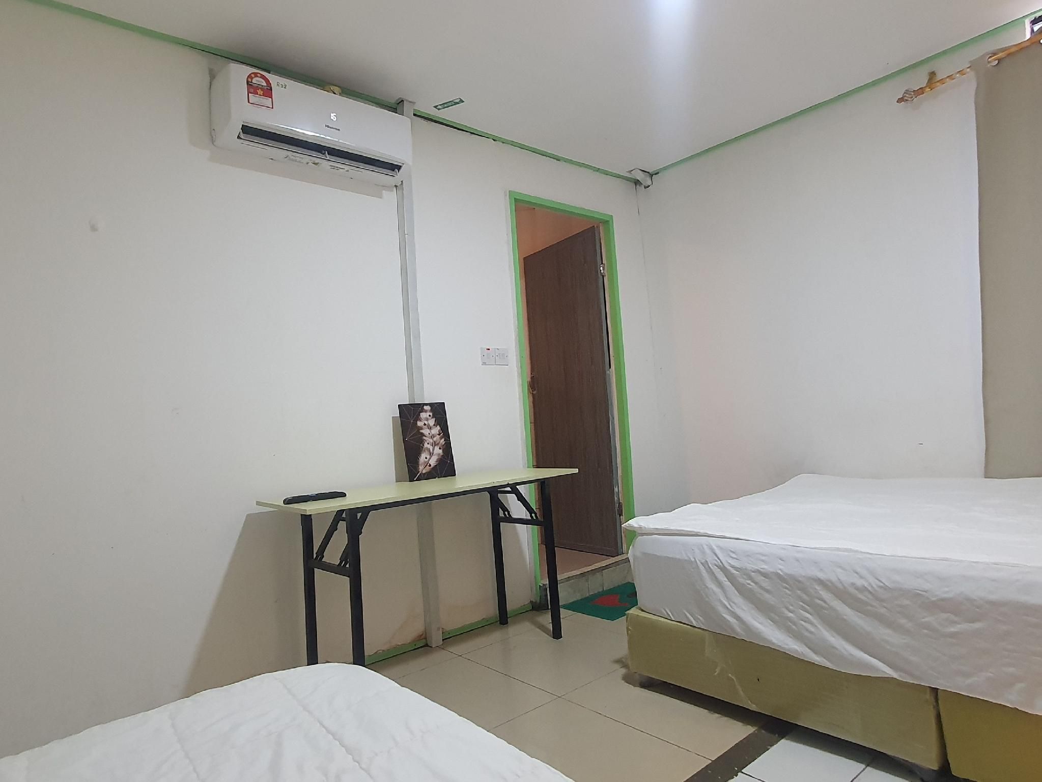 Single Room with Private Bathroom (1 Person)