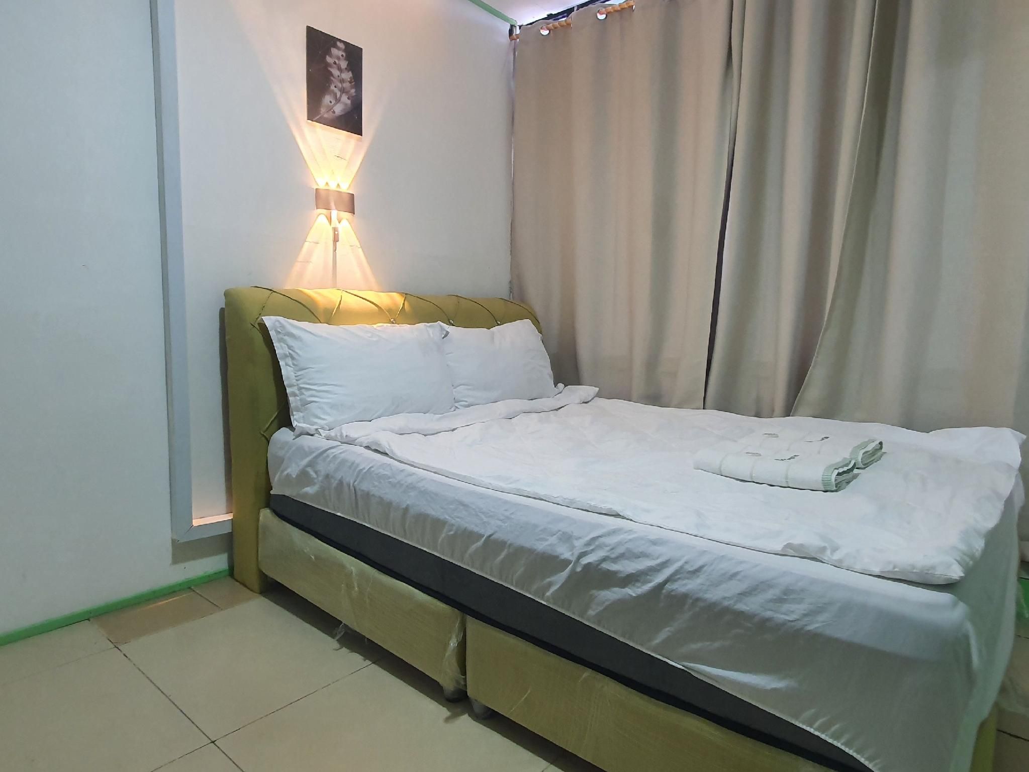 Private Twin Room with Shared Bathroom