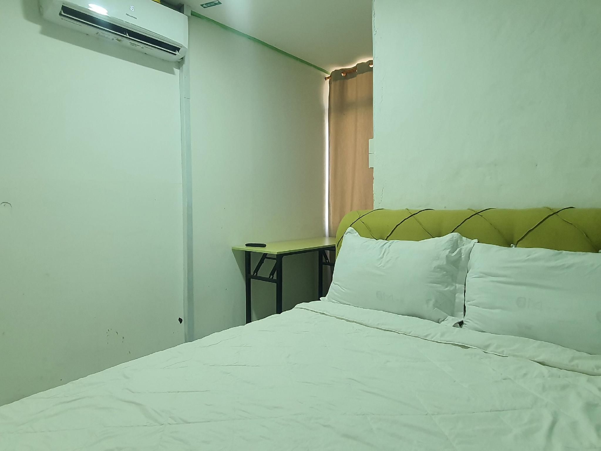 Single Room with Private Bathroom (1 Person)