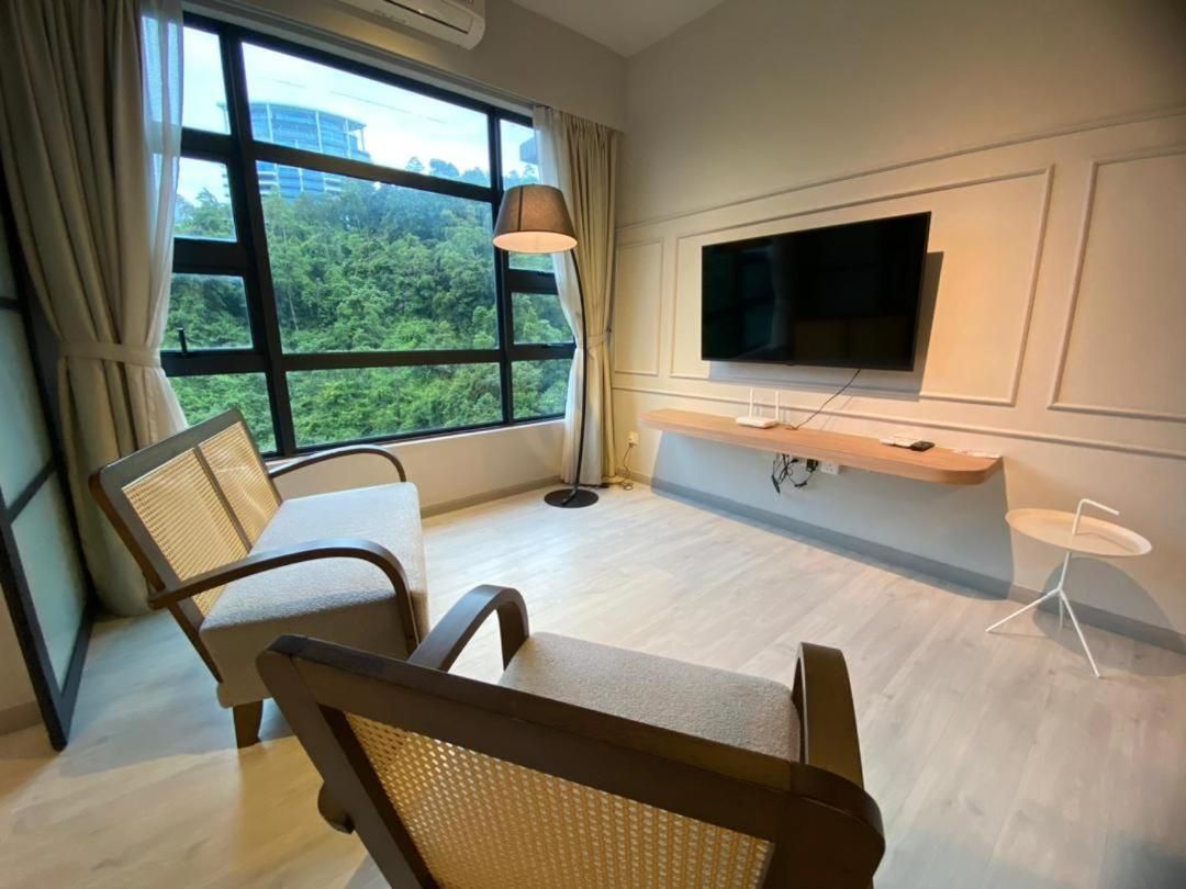2-Bedroom Mountain View Apartment