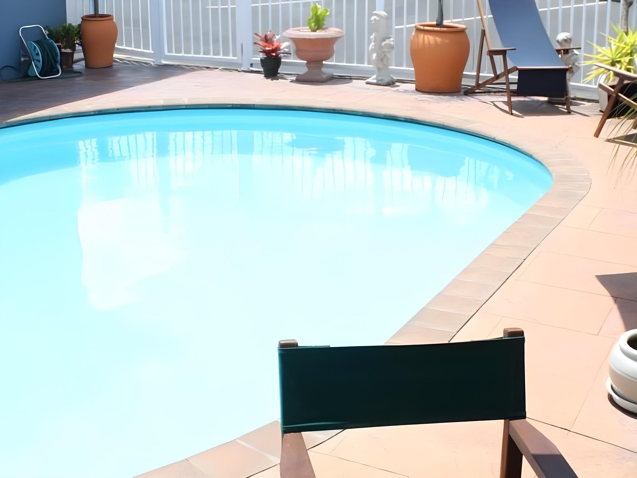 swimming pool [outdoor]