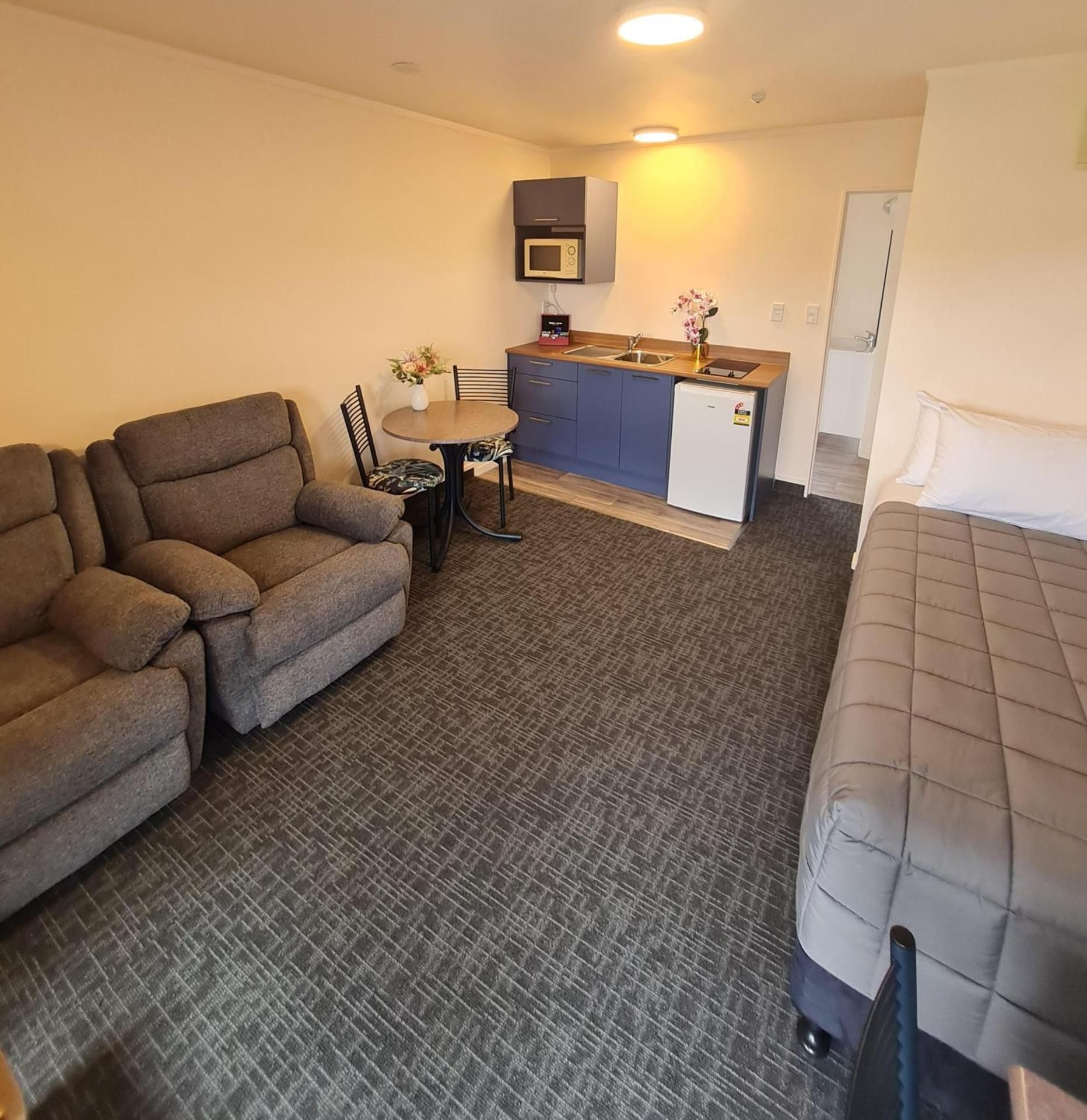 Avenue Heights Motel One Bedroom Apartment 3