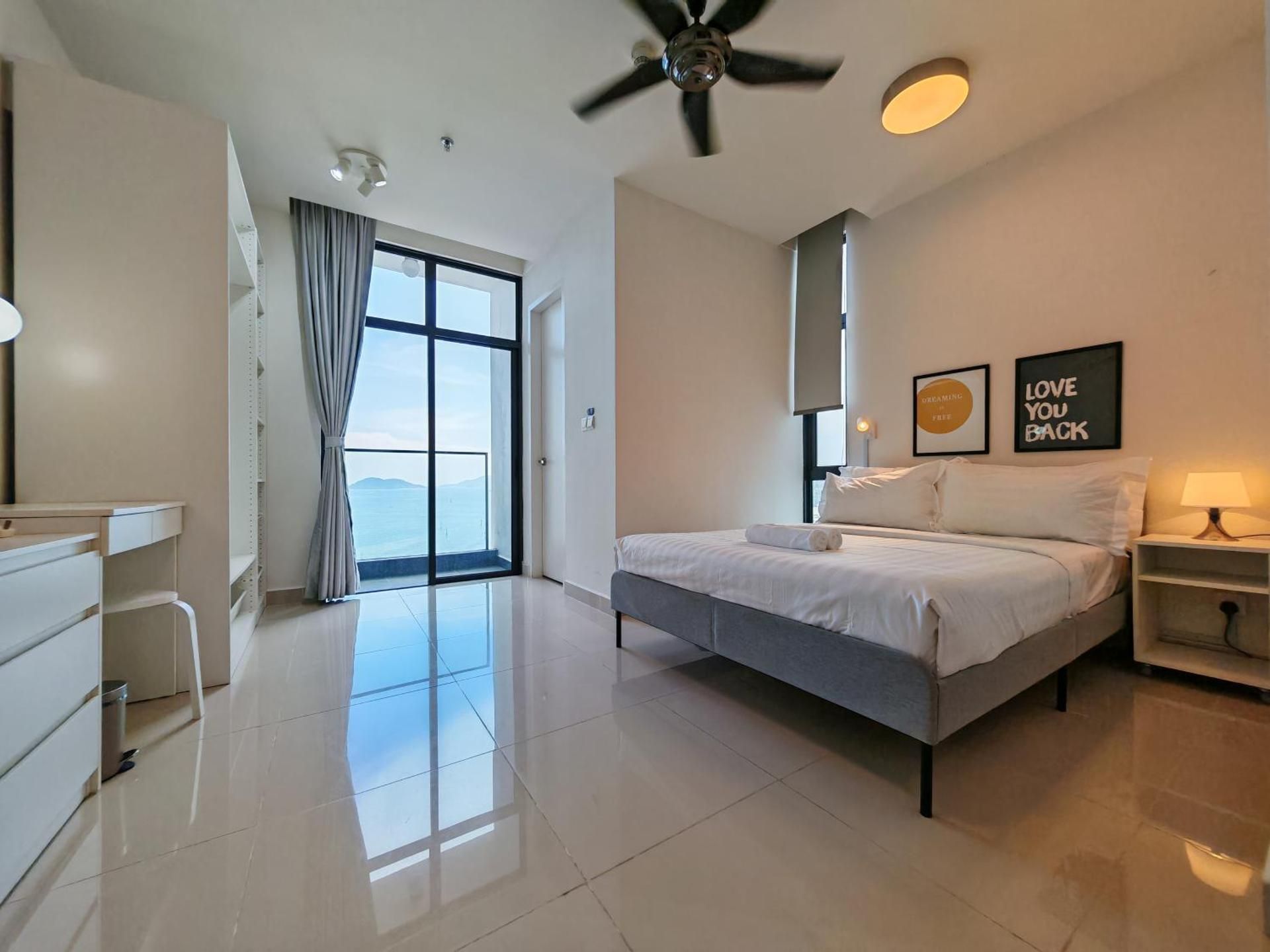 One-Bedroom Apartment with Sea View and Balcony
