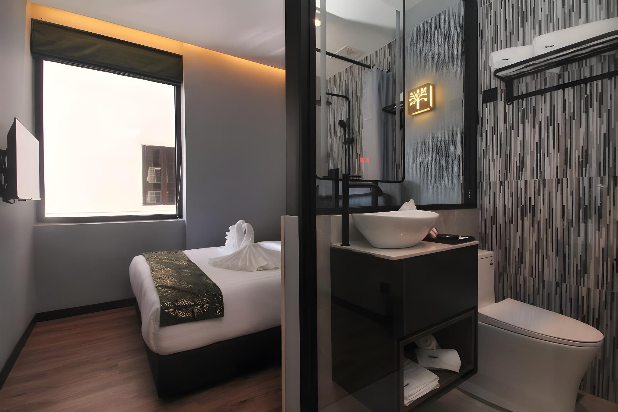 Deluxe Queen Room