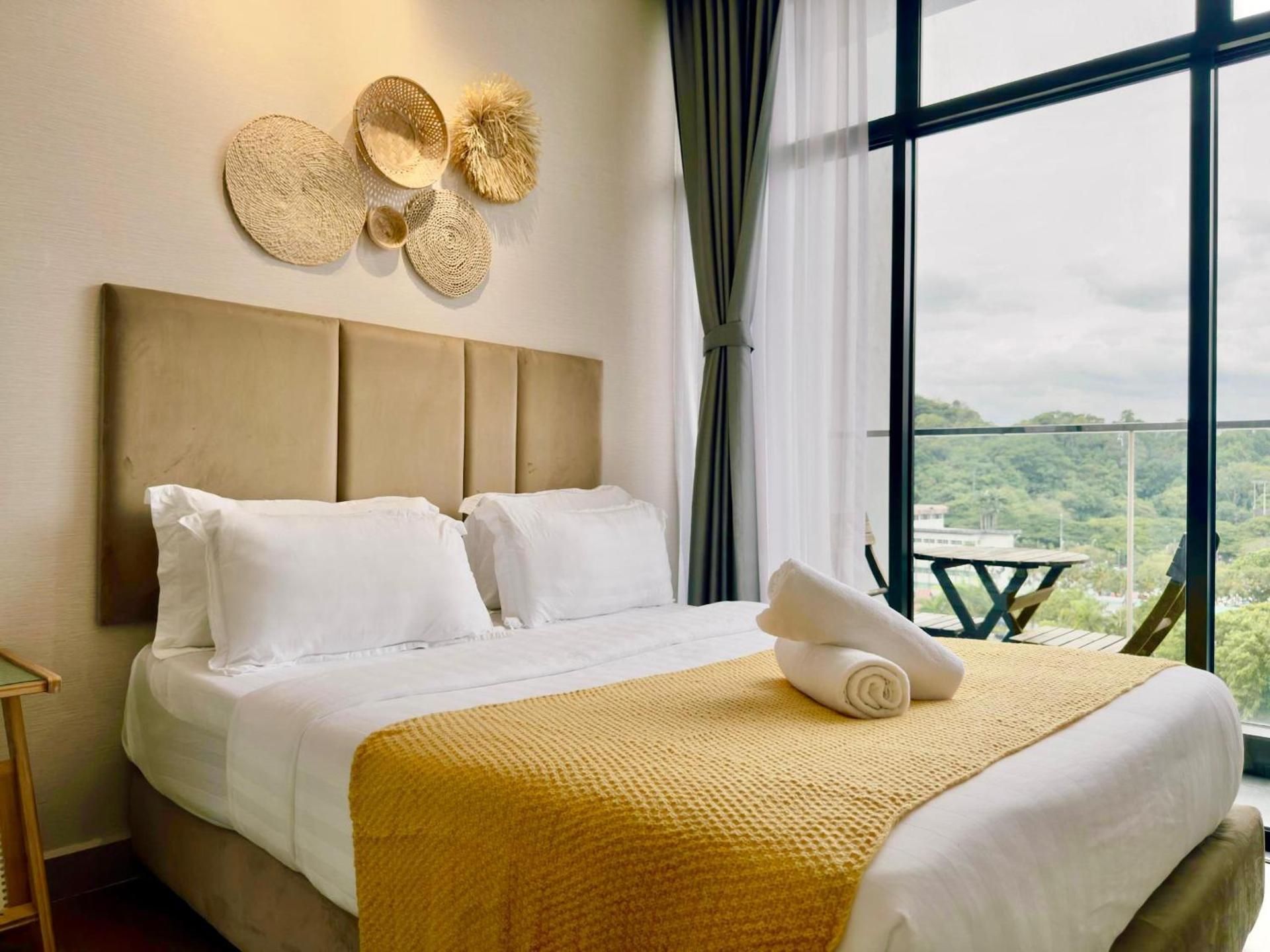 One-Bedroom Apartment with City View