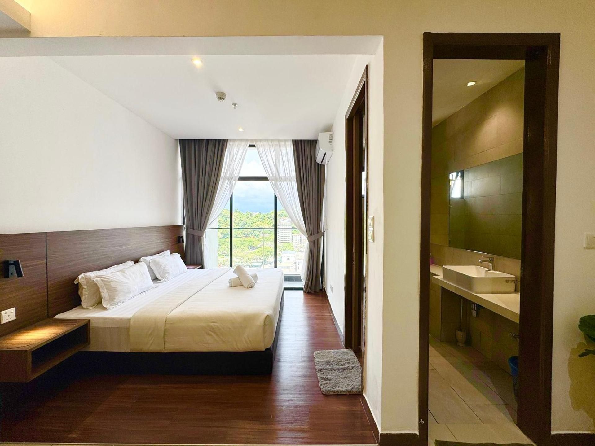 One-Bedroom Apartment with Balcony and City View
