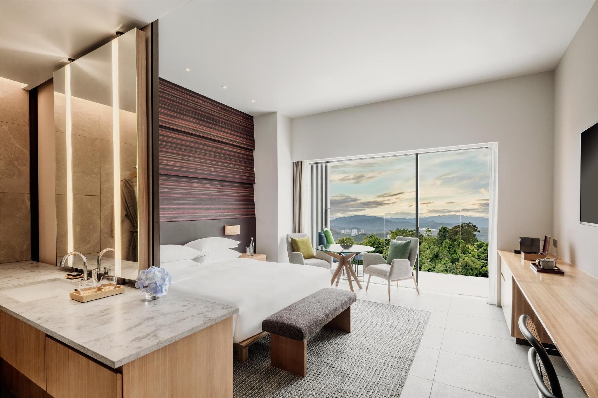 1 KING BED, HILL VIEW