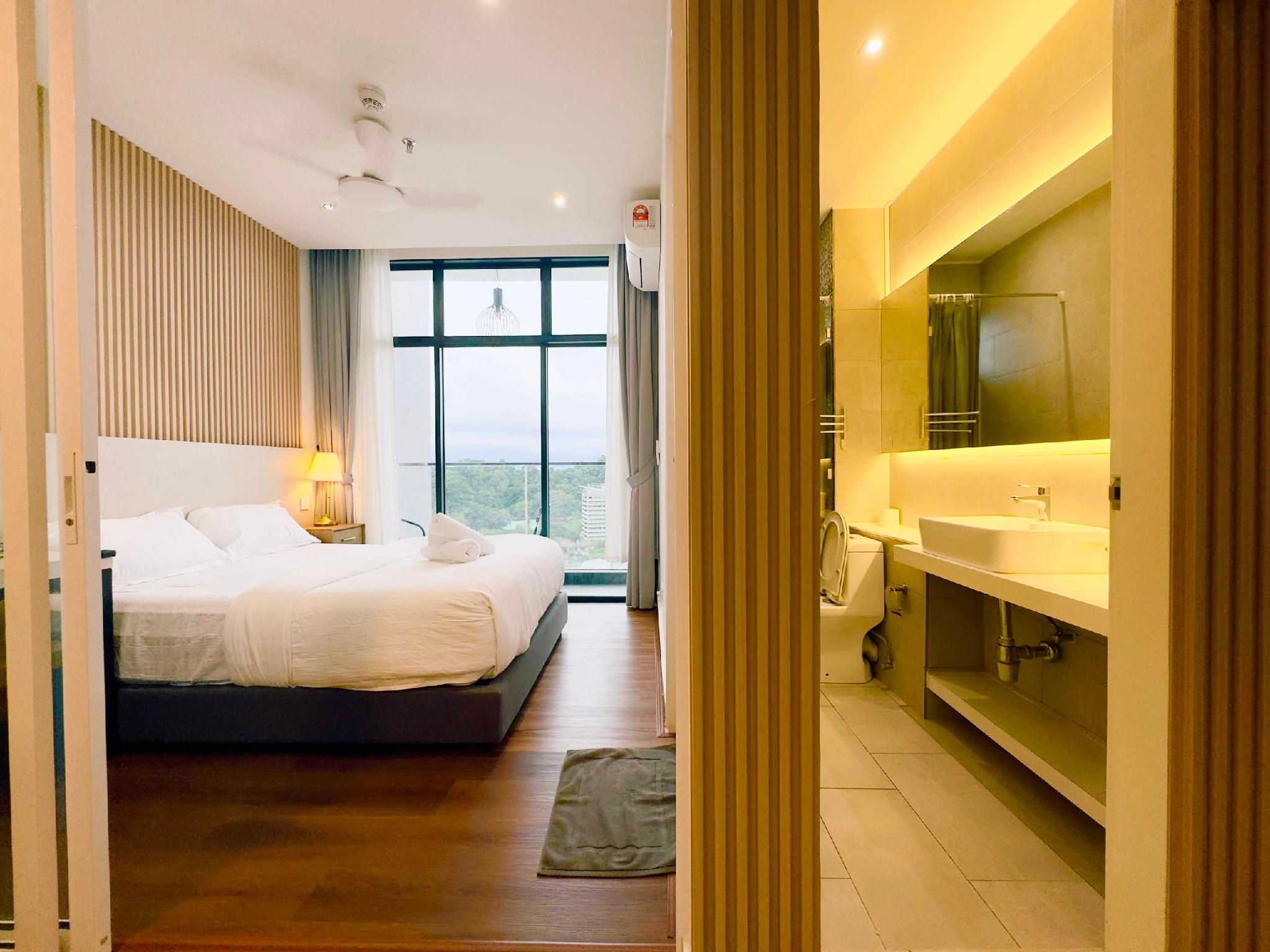 Deluxe Two Bedroom Apartment with Balcony