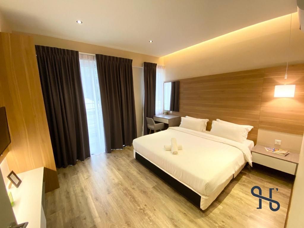 Deluxe King Room