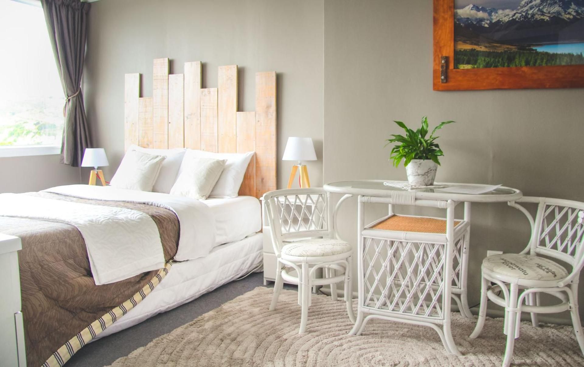 Oamaru Backpackers Standard Triple Room Sea View 2