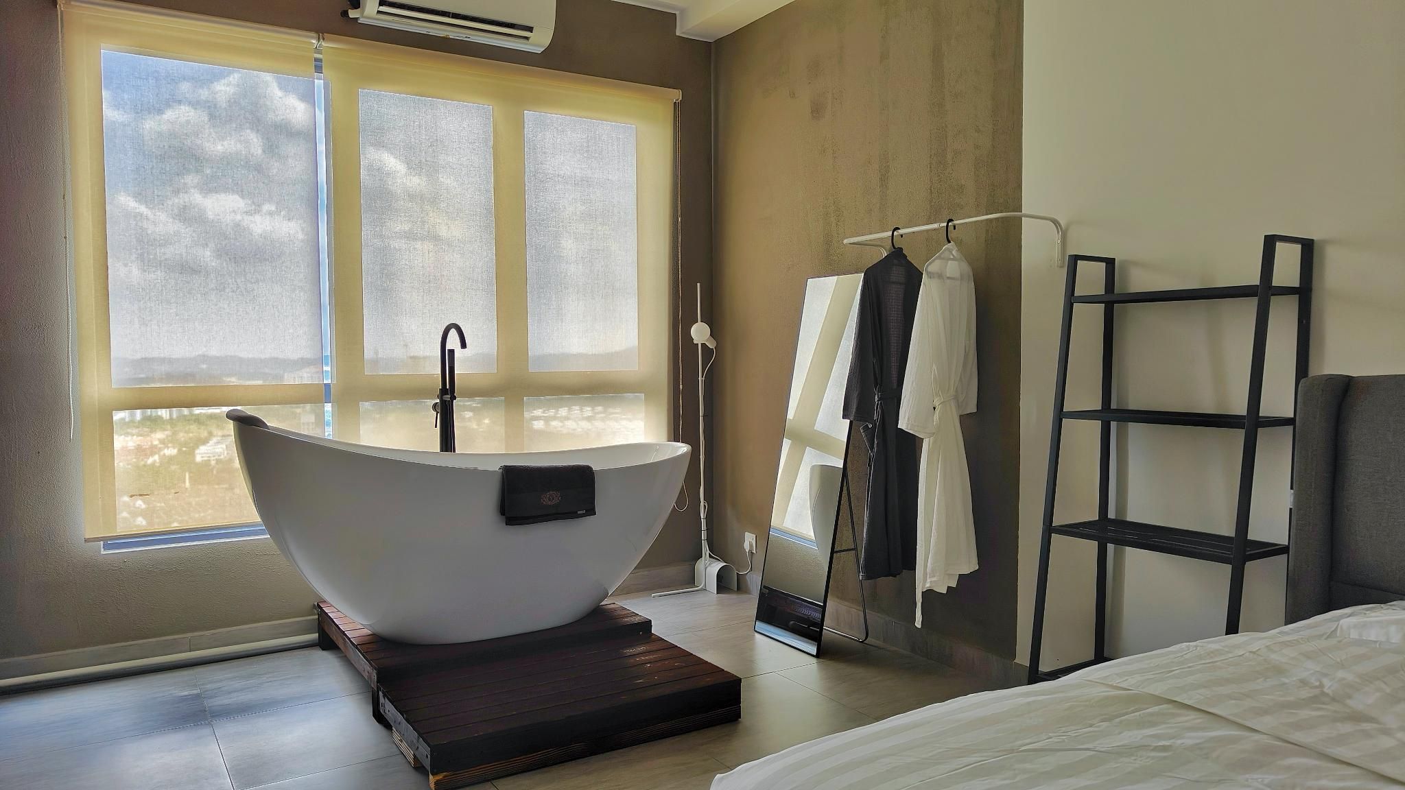Bathtub Room