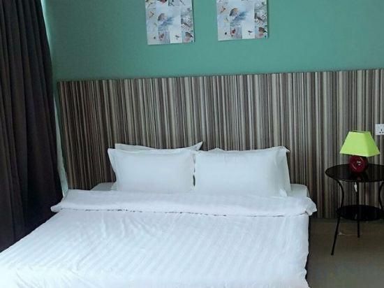 Standard suite family 2 bedroom city view balcony - Non-Smoking